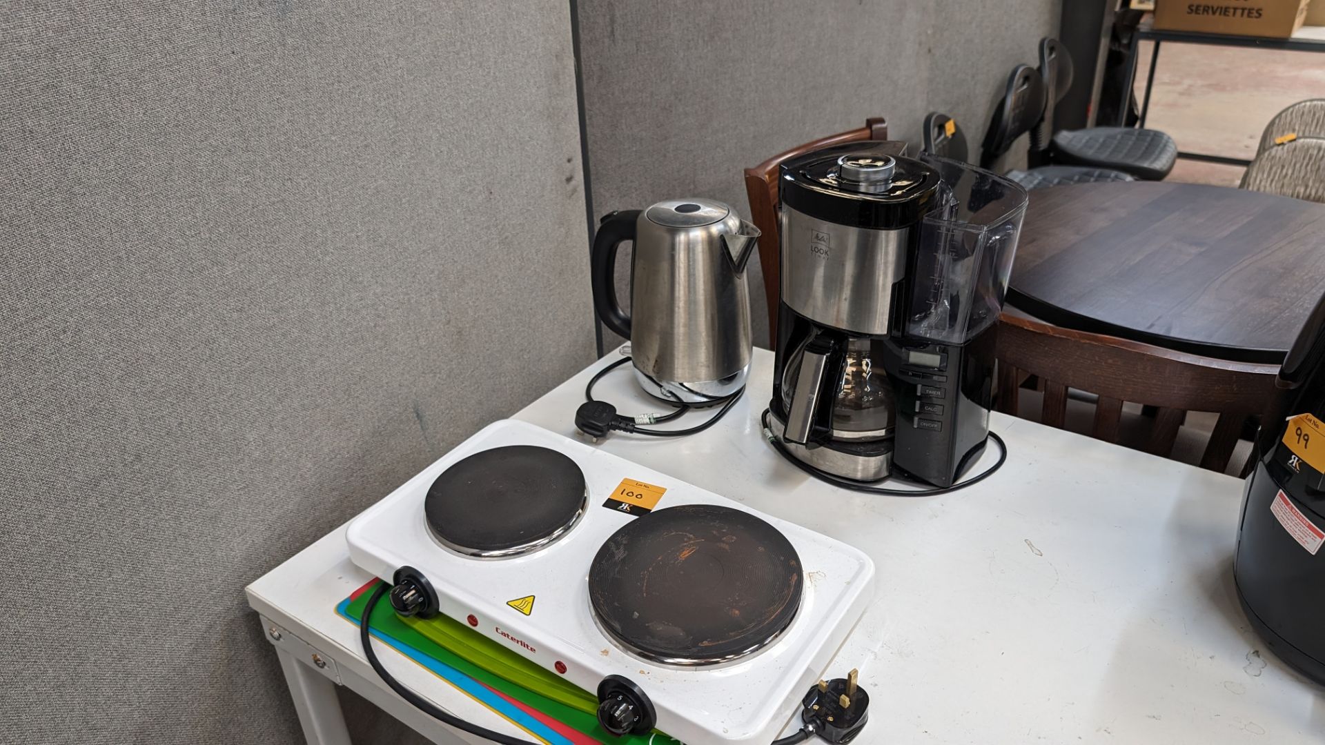 Mixed lot comprising kettle, coffee percolator, 5 off chopping boards and Caterlite twin ring electr - Image 2 of 6