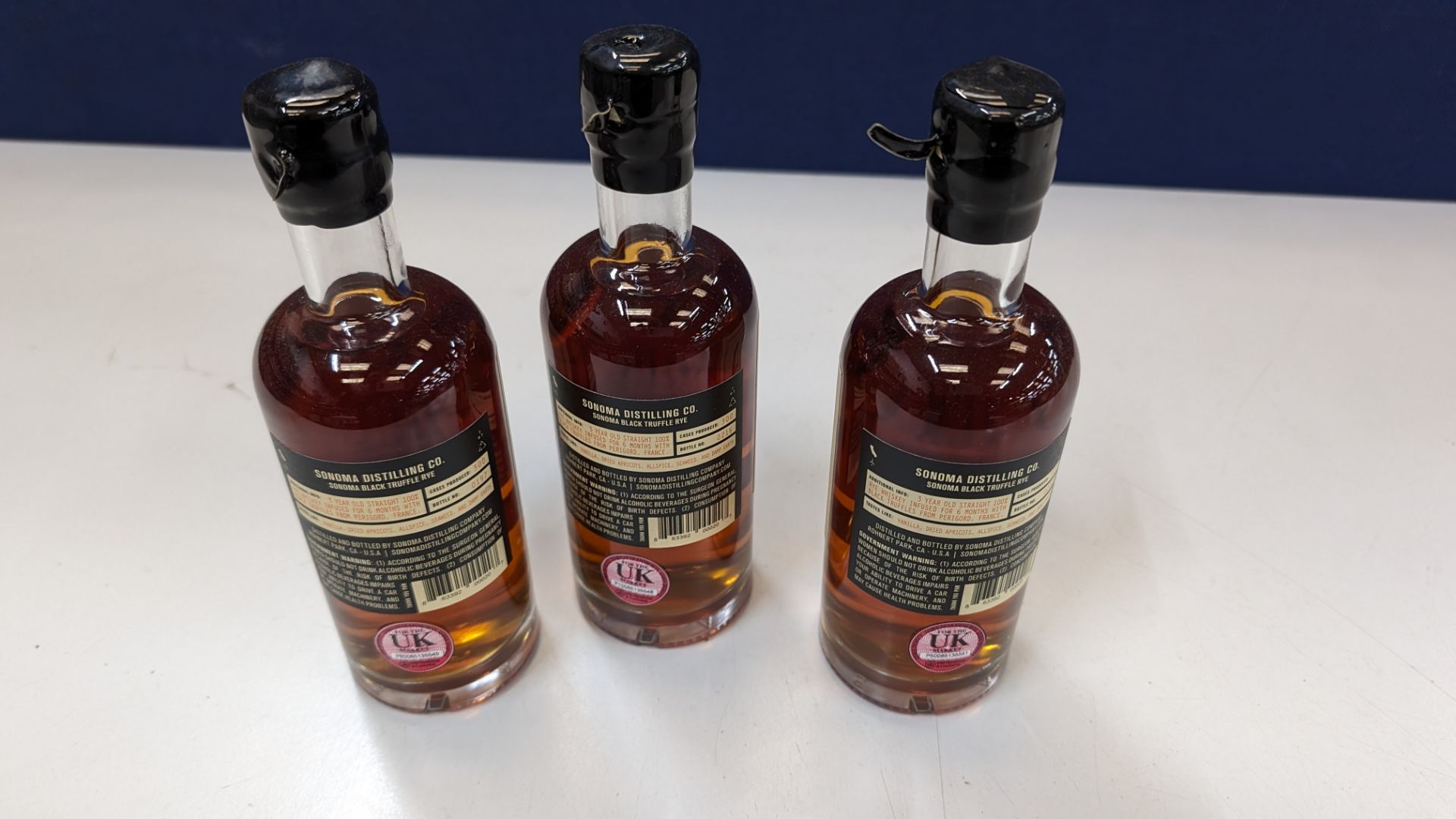 3 off 375ml bottles of Sonoma Black Truffle Rye Whiskey. 50% alc/vol (100 proof). Straight rye whi - Bild 3 aus 8