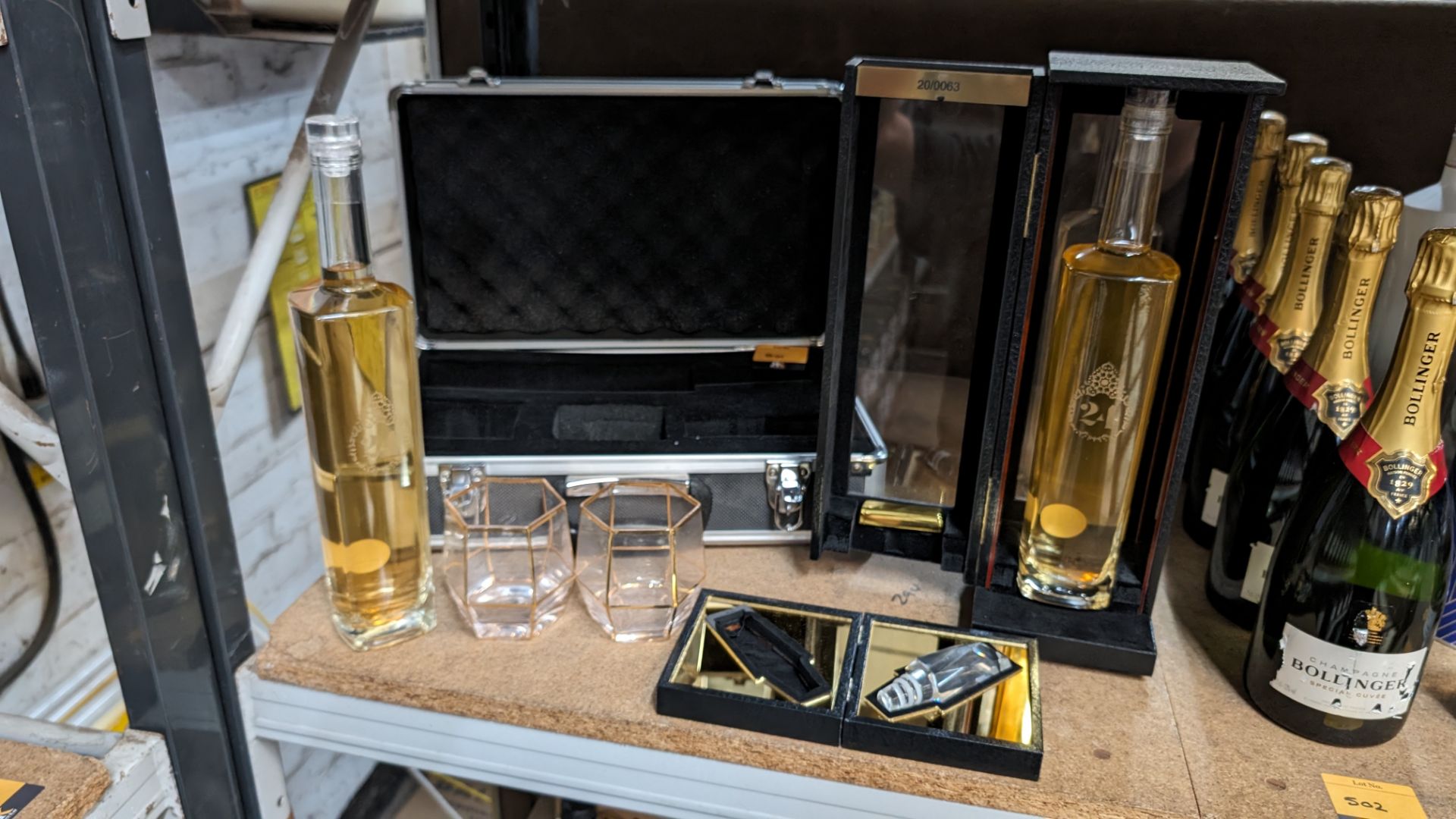 2 off bottles of 24 Carat Gin. Each in their own presentation case. These 2 bottles were presented - Image 2 of 13