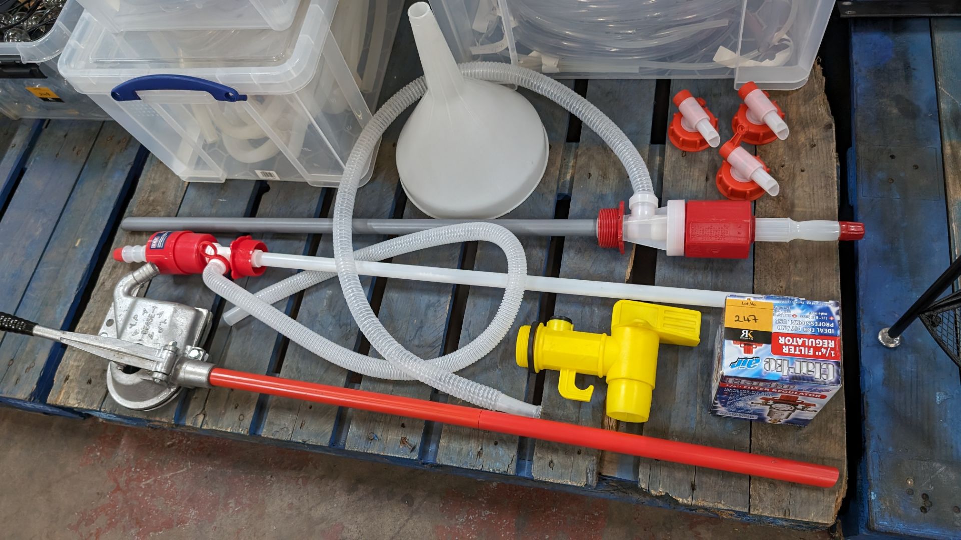 The contents of a pallet of hose, pumps and related items. NB: Plastic crates excluded - Bild 3 aus 8