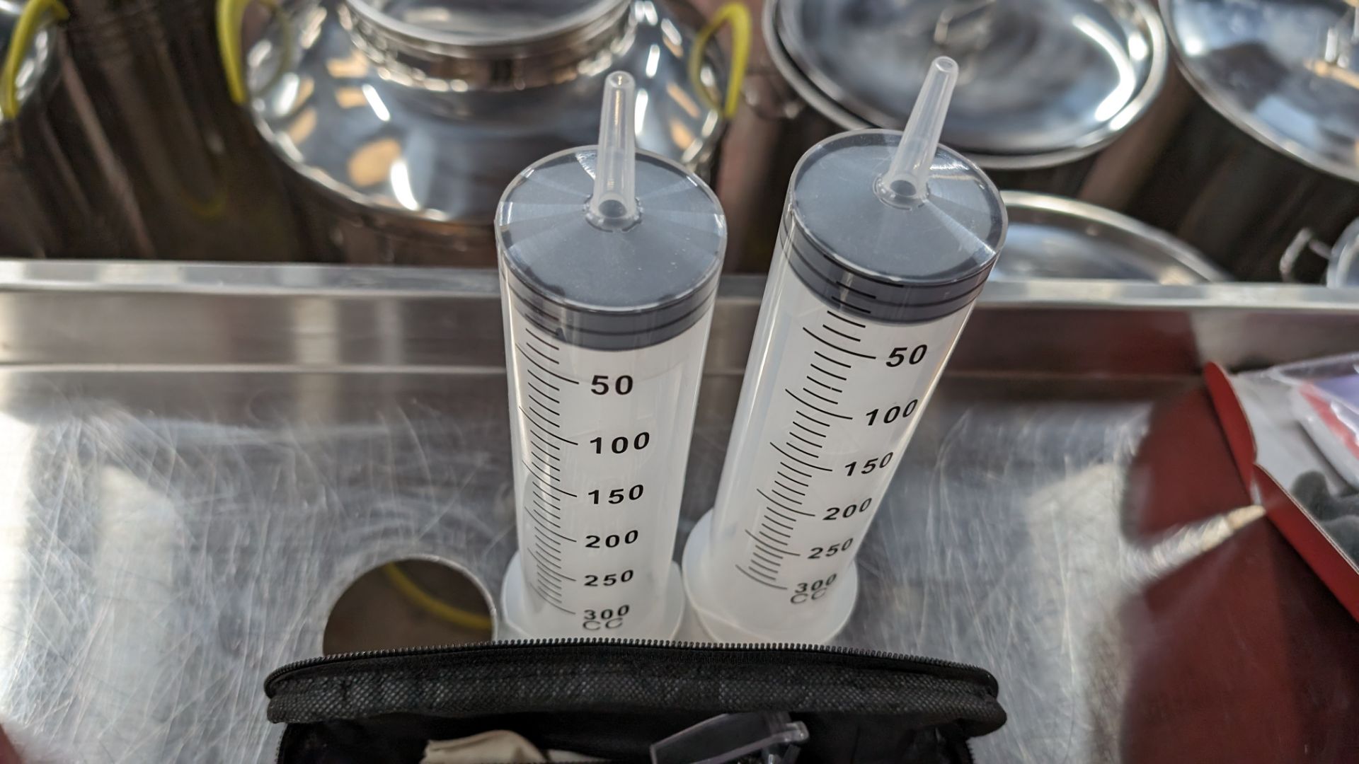 Portable refractor meter plus 3 off alcohol hydrometers, sample bottles, large syringes and more - Image 7 of 10