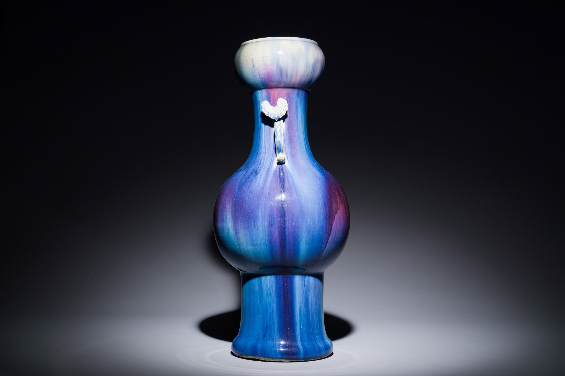 A Chinese flambe-glazed garlic-mouth vase with ruyi handles, 19th C. - Image 4 of 6