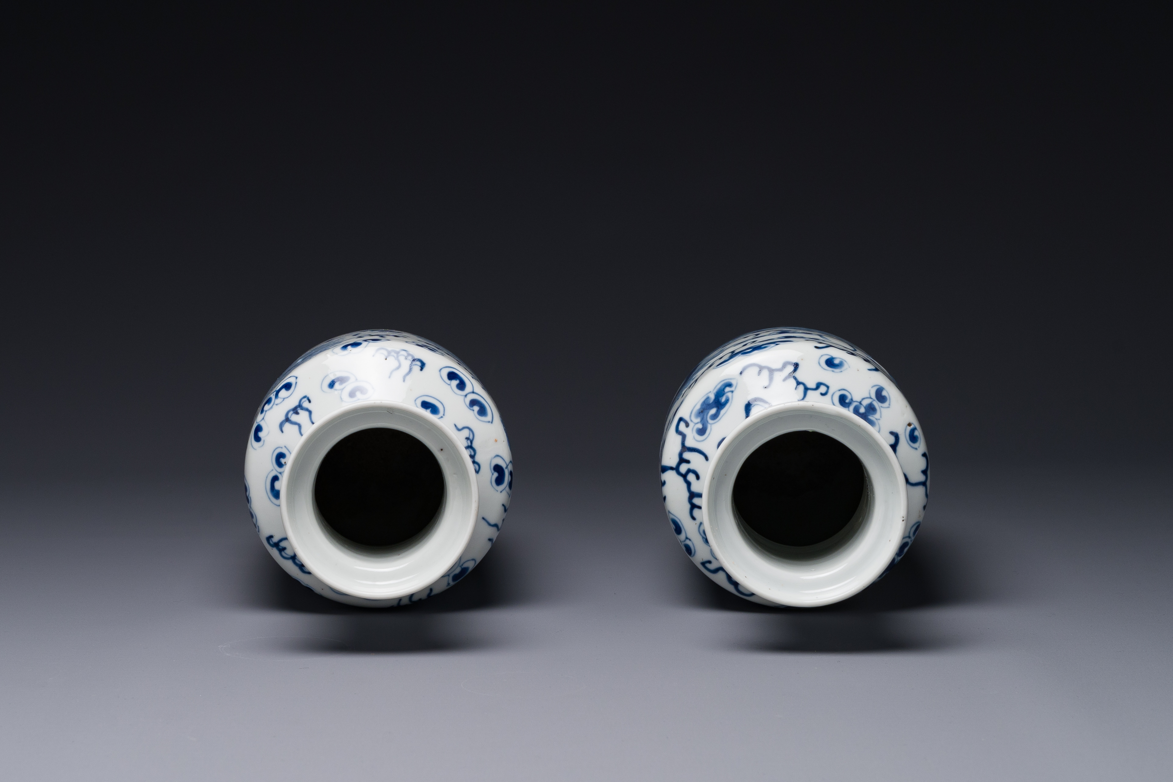 A pair of Chinese blue and white 'Buddhist lion' vases, Kangxi mark, 19th C. - Image 6 of 7