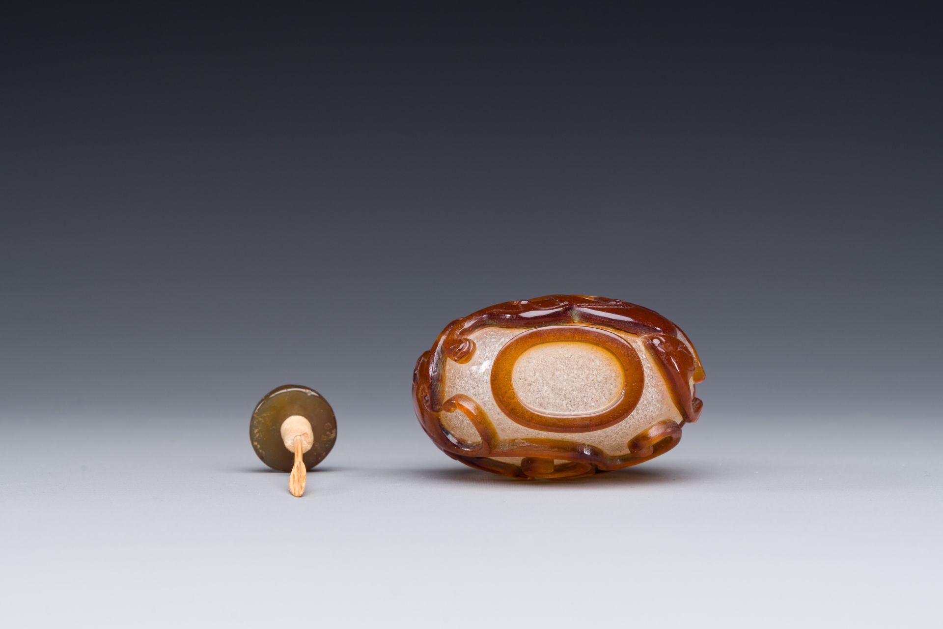 A rare Chinese brown-overlay white glass snuff bottle with chilong design, Qianlong/Jiaqing - Image 6 of 6