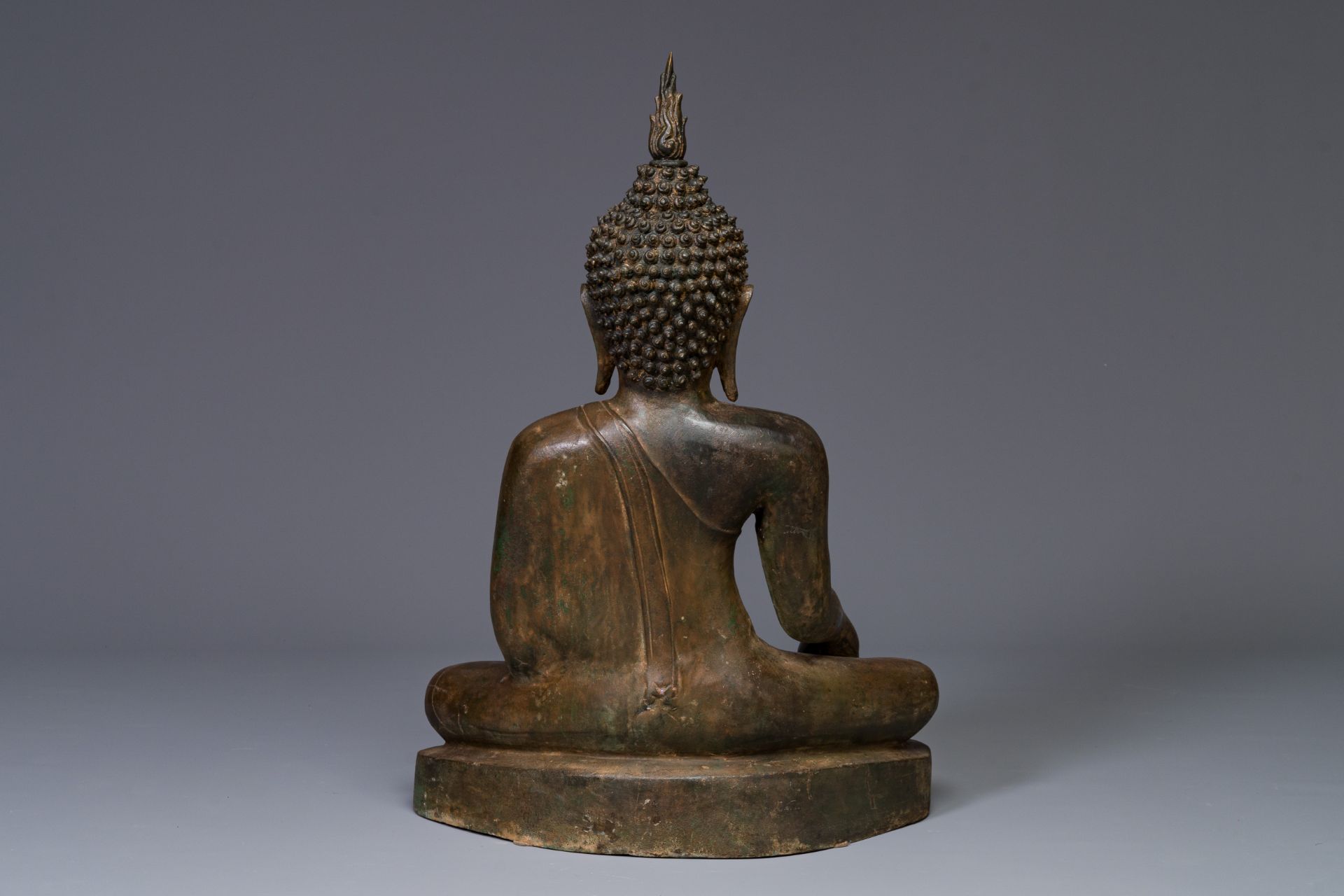 A Thai bronze Buddha in bhumisparsha mudra, 18/19th C. - Image 9 of 18