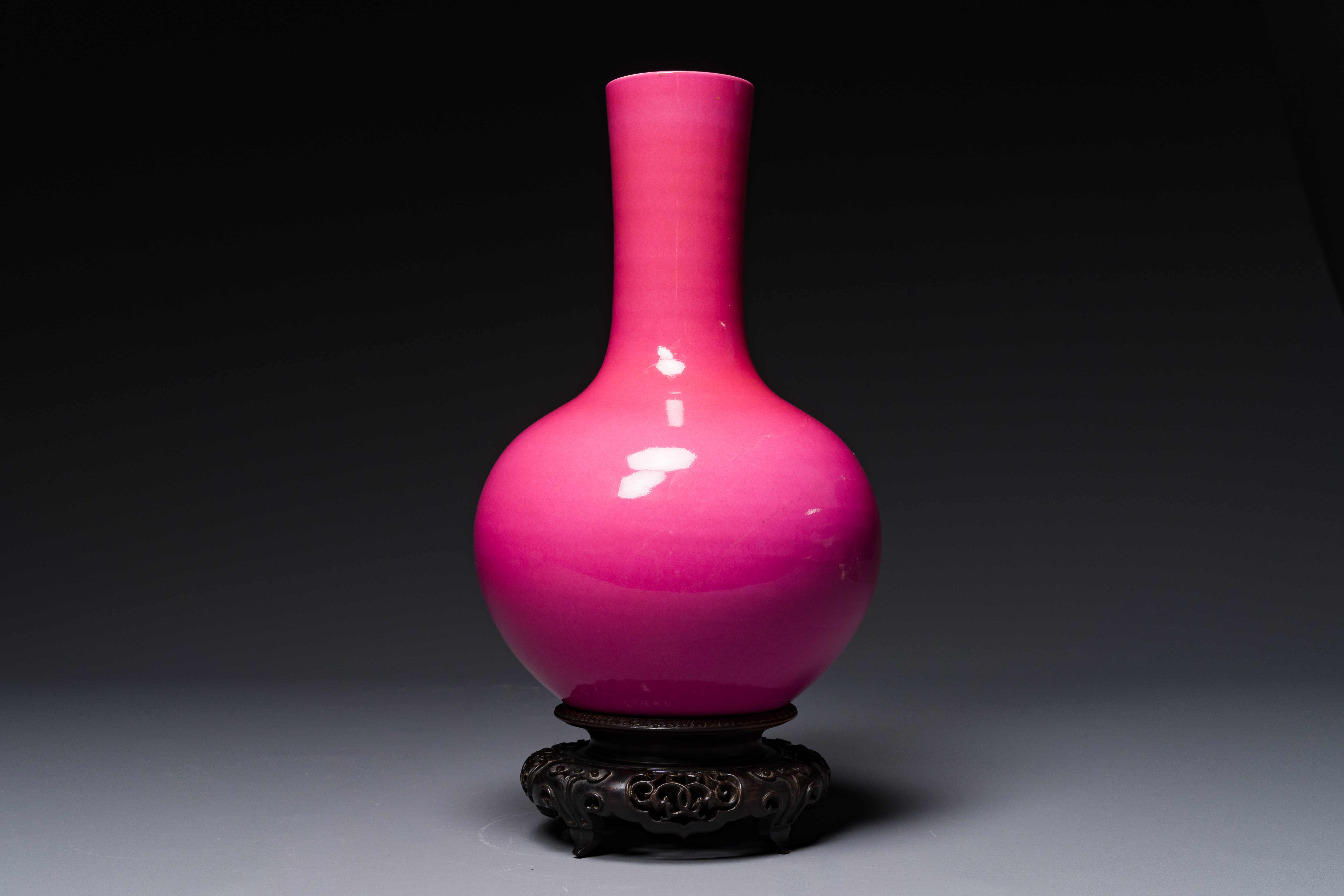 A Chinese monochrome ruby-pink-glazed 'tianqiuping' vase on wooden stand, Yongzheng mark, 19/20th C.