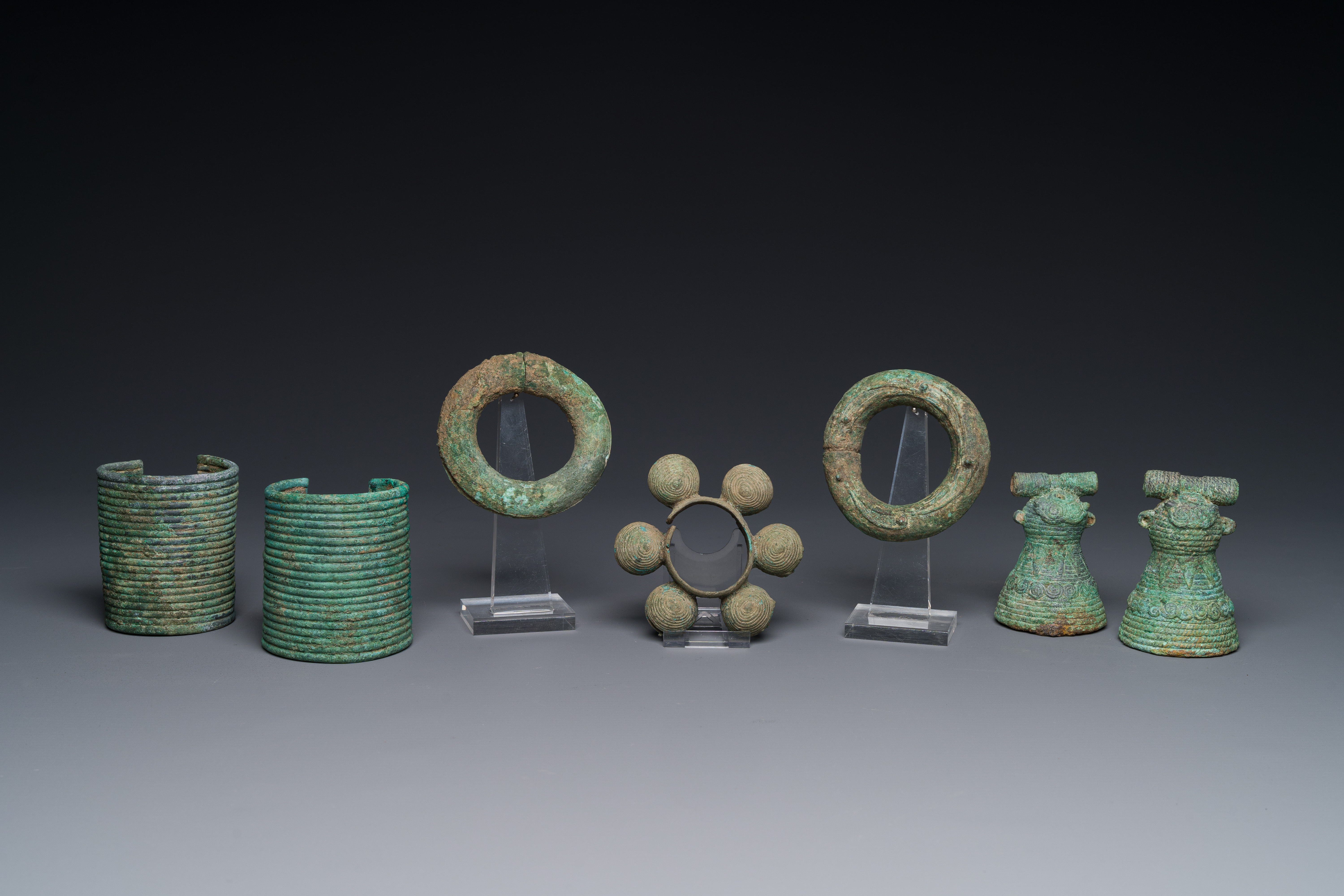 A collection of bronze bracelets and animal bells, Vietnam and Cambodia, 4th/1st C. B.C - Image 8 of 18
