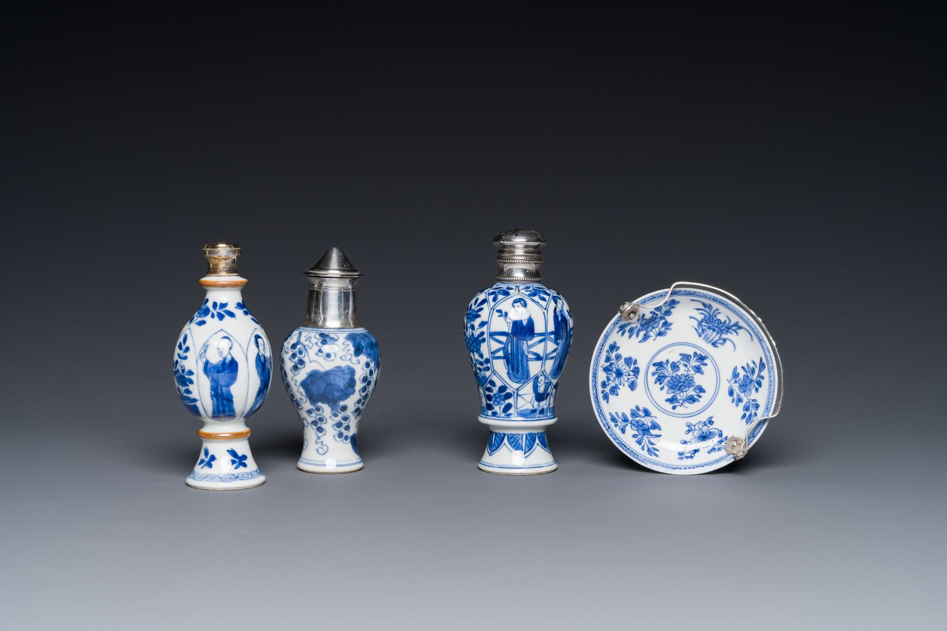 Four Chinese blue and white silver mounted porcelain, Kangxi - Bild 3 aus 5