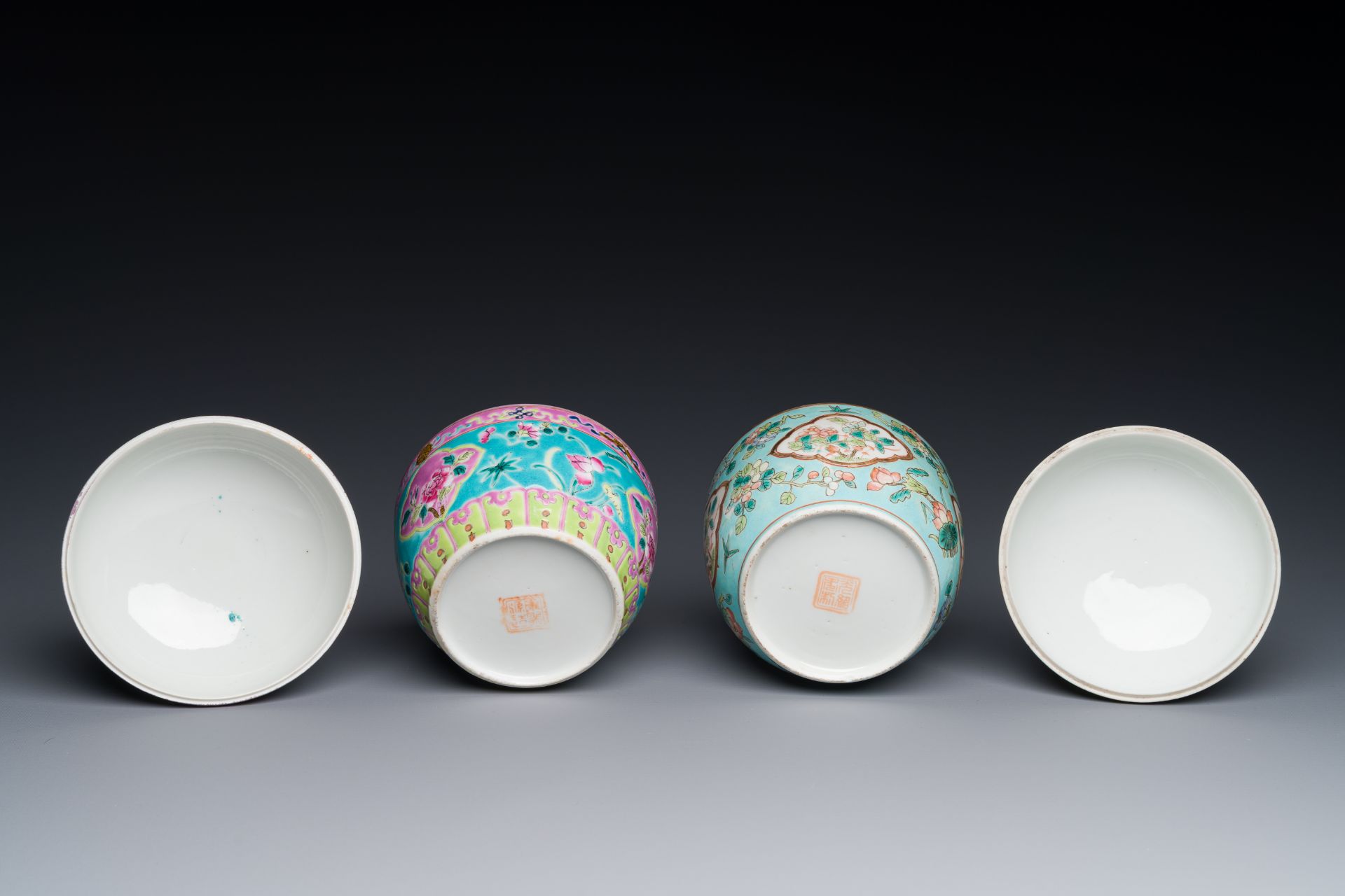 Two Chinese famille rose 'chupu' bowls and covers for the Straits or Peranakan market, Guangxu mark - Bild 3 aus 3