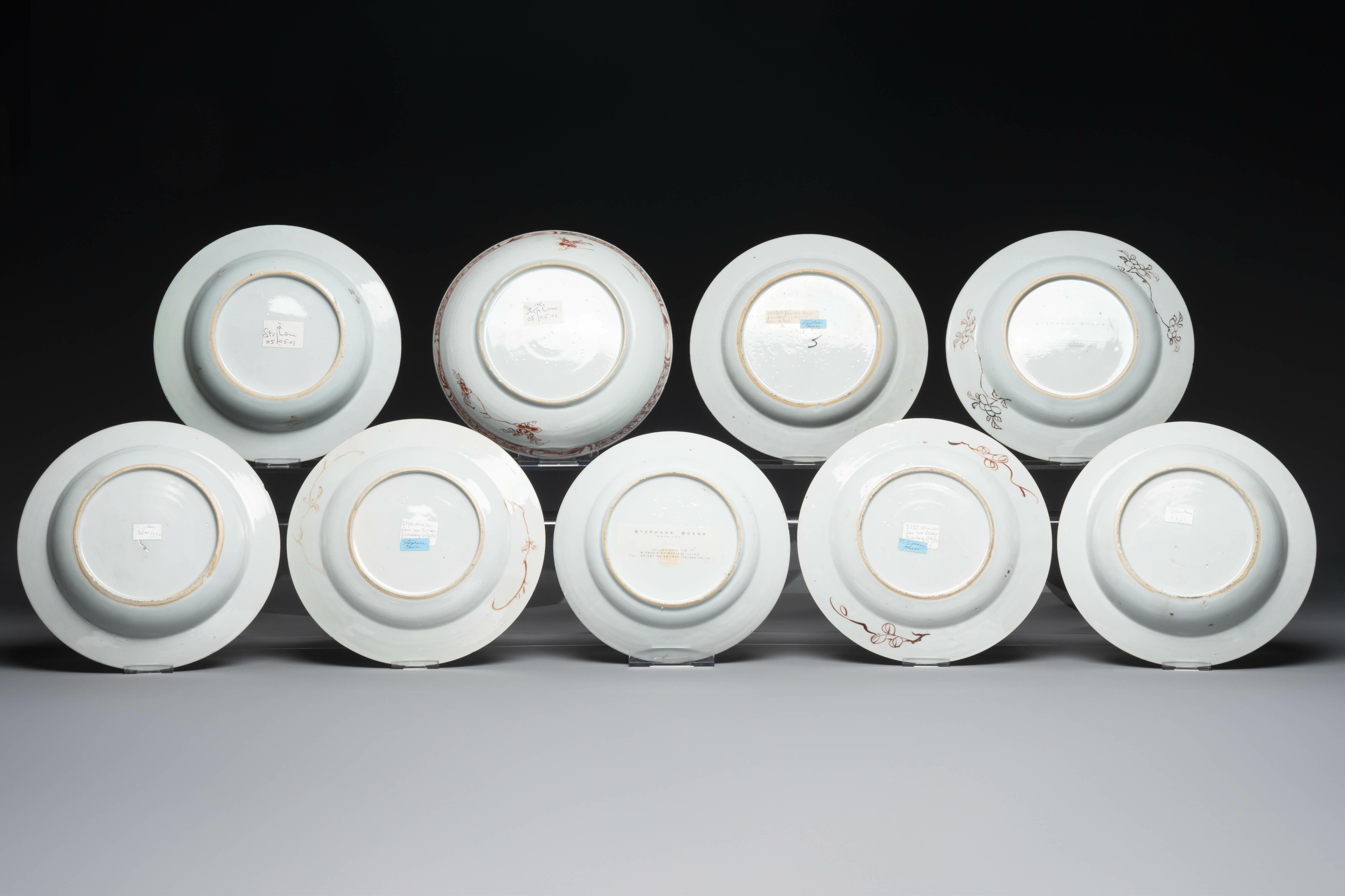 A varied collection of Chinese famille rose and verte porcelain, 18/19th C. - Image 3 of 19