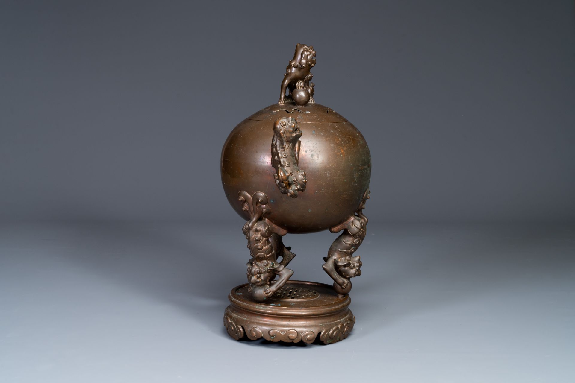 A large Chinese bronze censer and cover on stand decorated with six lions, 19th C. - Image 4 of 6