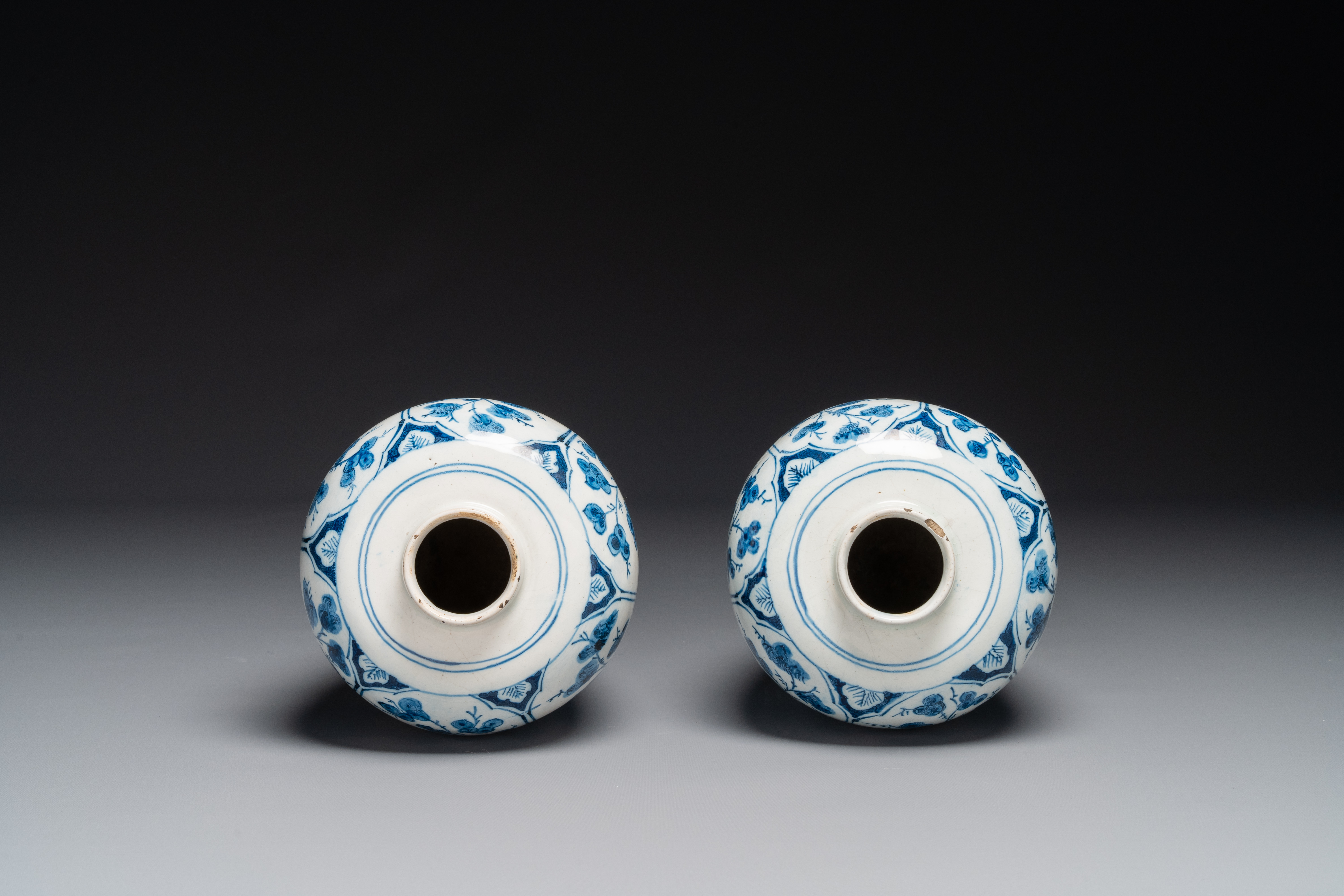 A pair of Dutch Delft blue and white chinoiserie vases with wooden coverd, 18th C. - Image 9 of 13