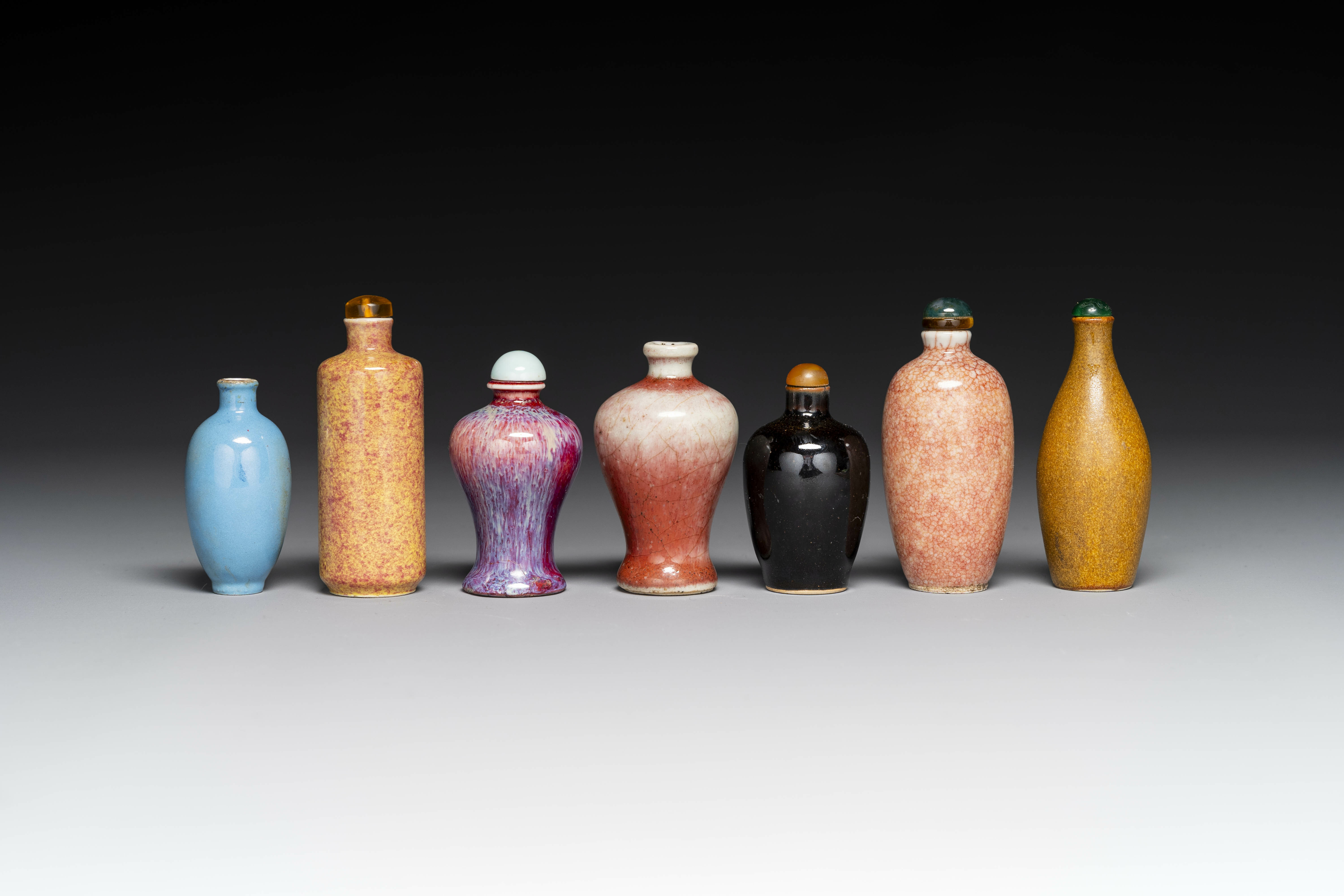 Seven varied Chinese monochrome snuff bottles, Kangxi mark, 18/19th C. - Image 4 of 7