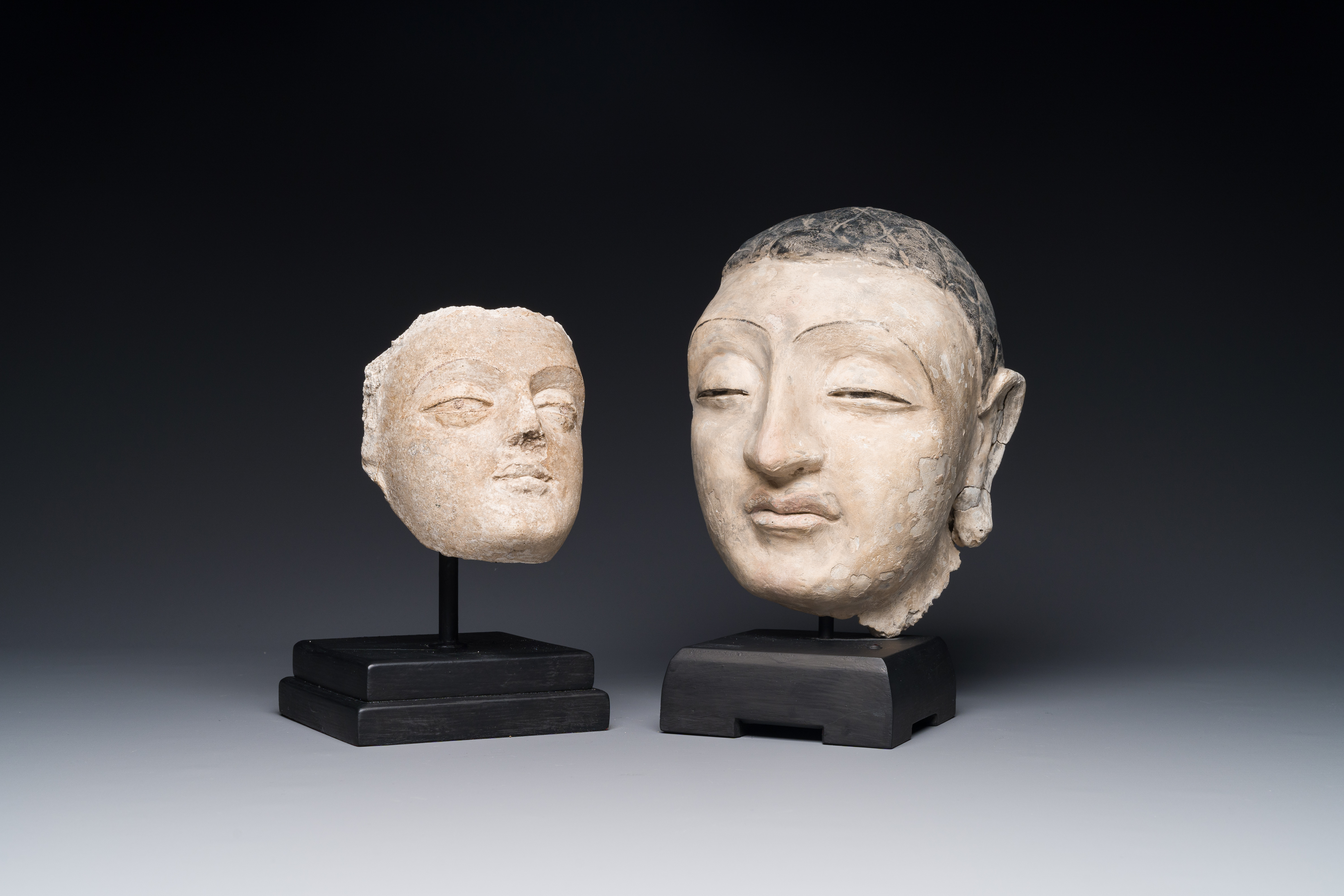 A Gandhara stucco head of Buddha and a rare stucco head of Buddha Skyamuni, 4th C. - Bild 2 aus 12