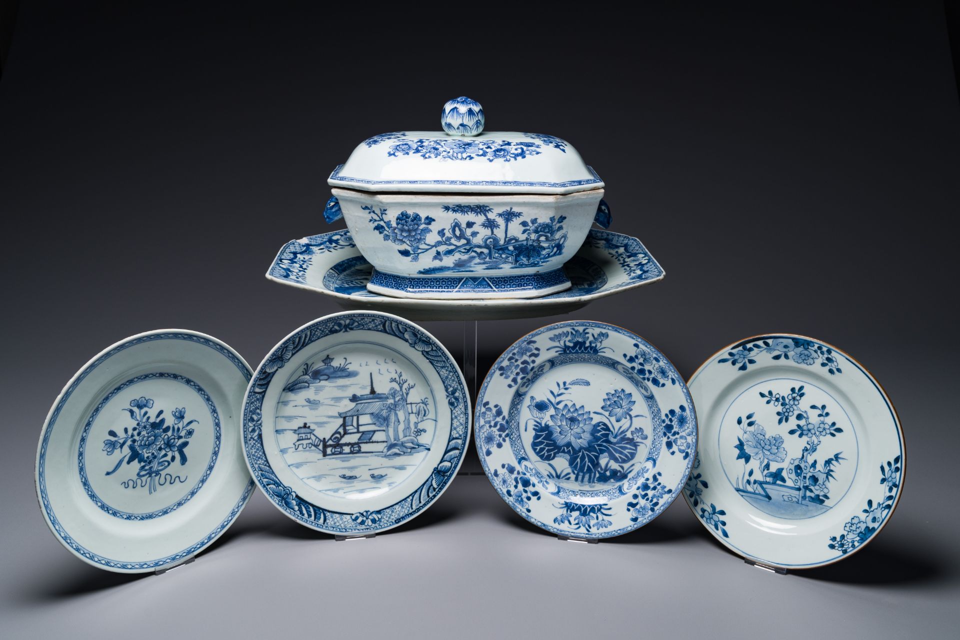 A Chinese blue and white covered tureen, a dish and four plates, Qianlong