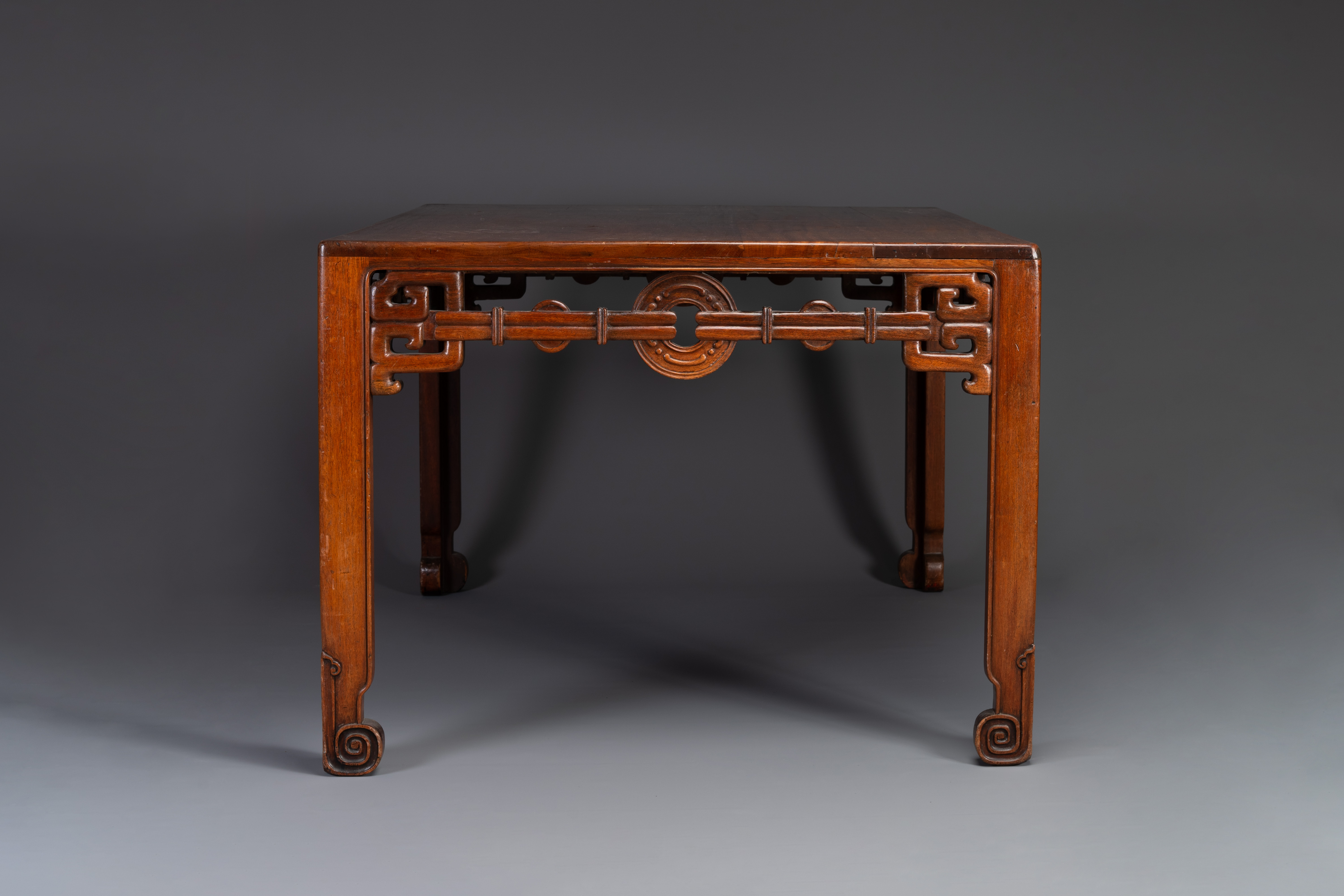 A large rectangular Chinese huanghuali wooden table, 19/20th C. - Image 4 of 10