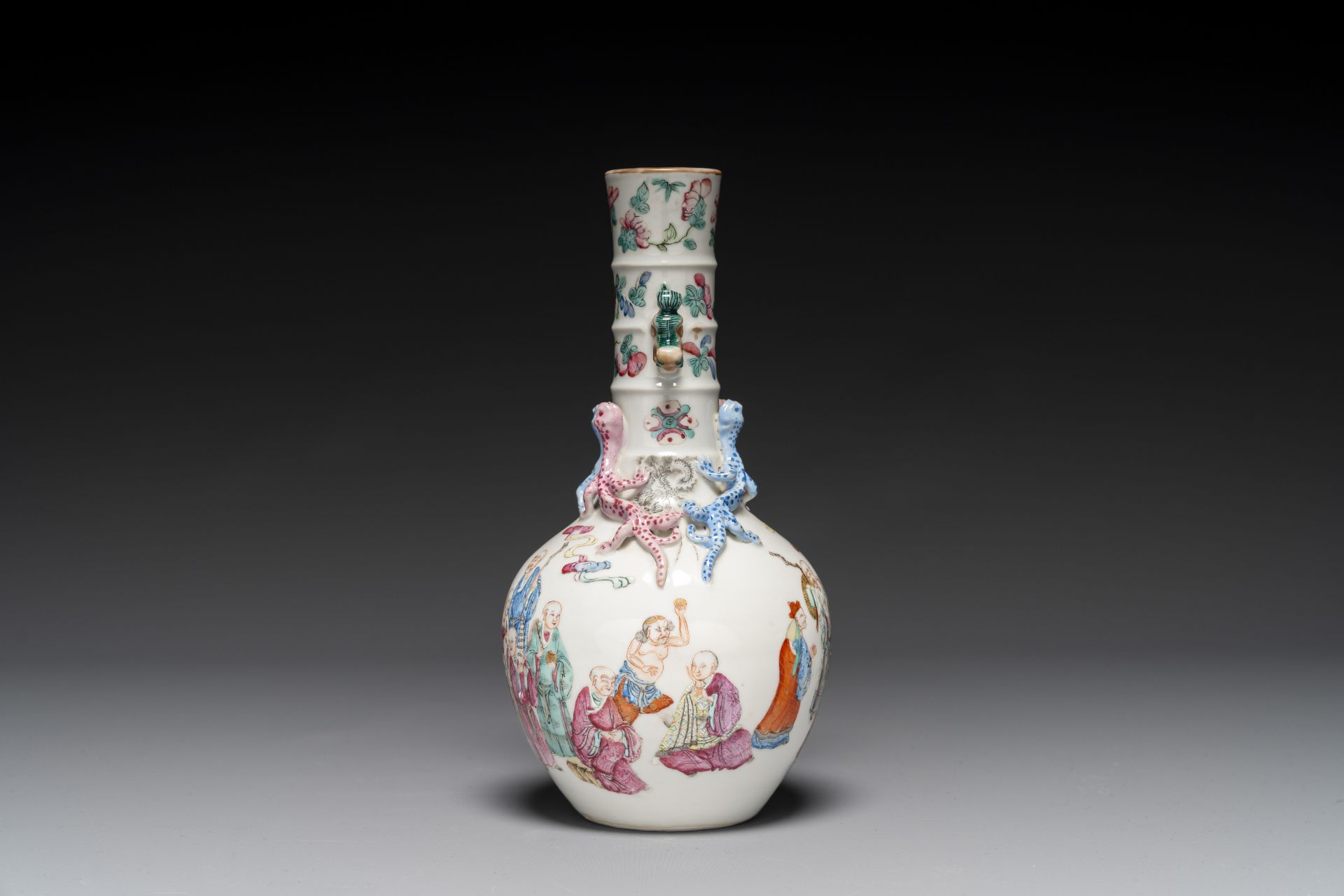 A Chinese famille rose '18 Luohan' bottle vase, 19th C. - Image 4 of 6