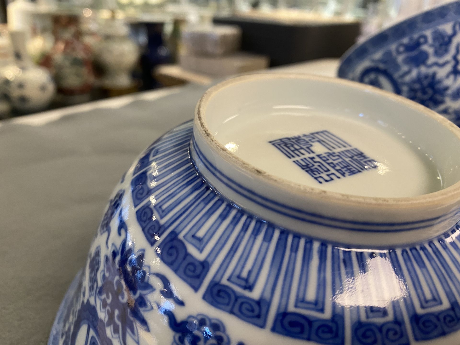 A pair of Chinese blue and white 'wan shou wu jiang' bowls, Qianlong mark and of the period - Bild 13 aus 40