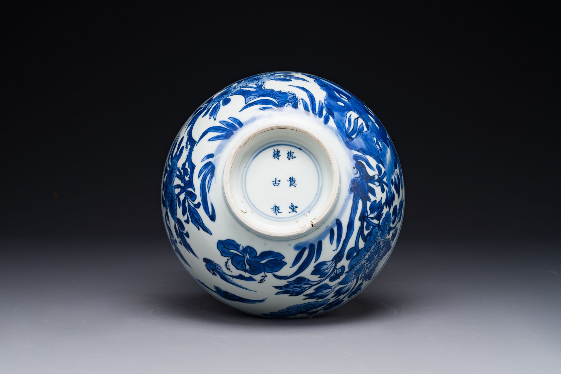 A Chinese blue and white 'birds among flowering branches' bowl, Shen De Tang Bo Gu Zhi æ…Žå¾·å ‚åšå - Bild 5 aus 5