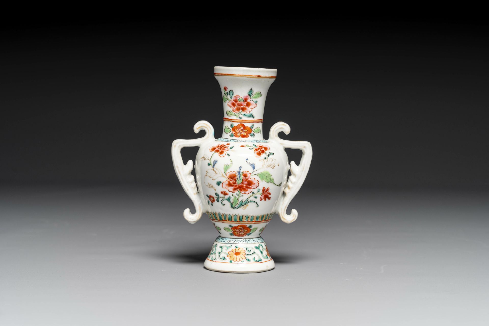 An unusual Chinese famille rose export porcelain vase, Qianlong - Bild 3 aus 6