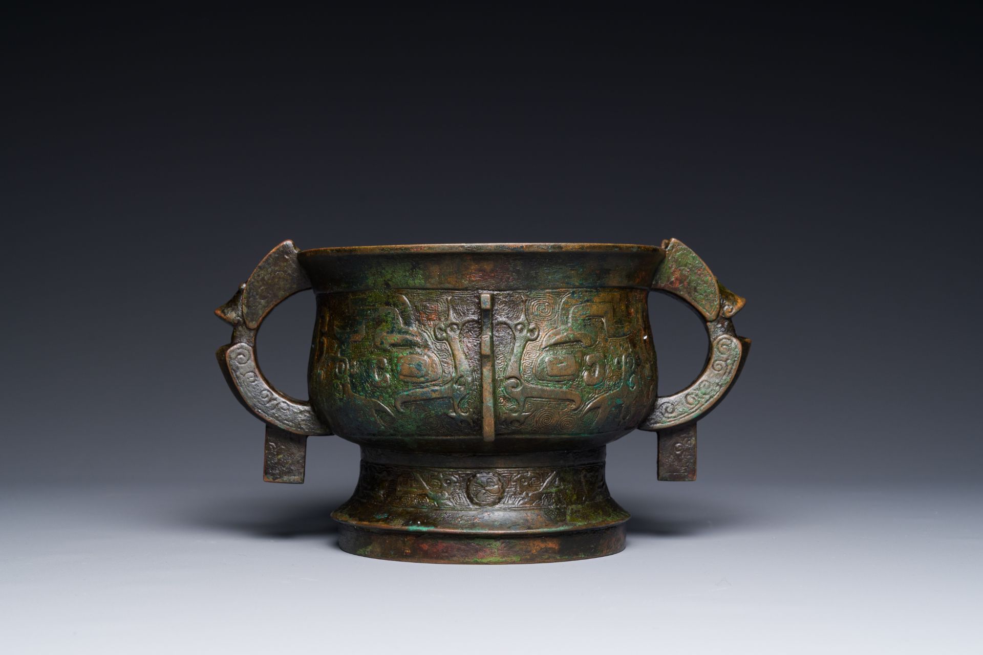 A Chinese unusual archaistic bronze censer with wooden cover, 'gui', Song - Image 6 of 21