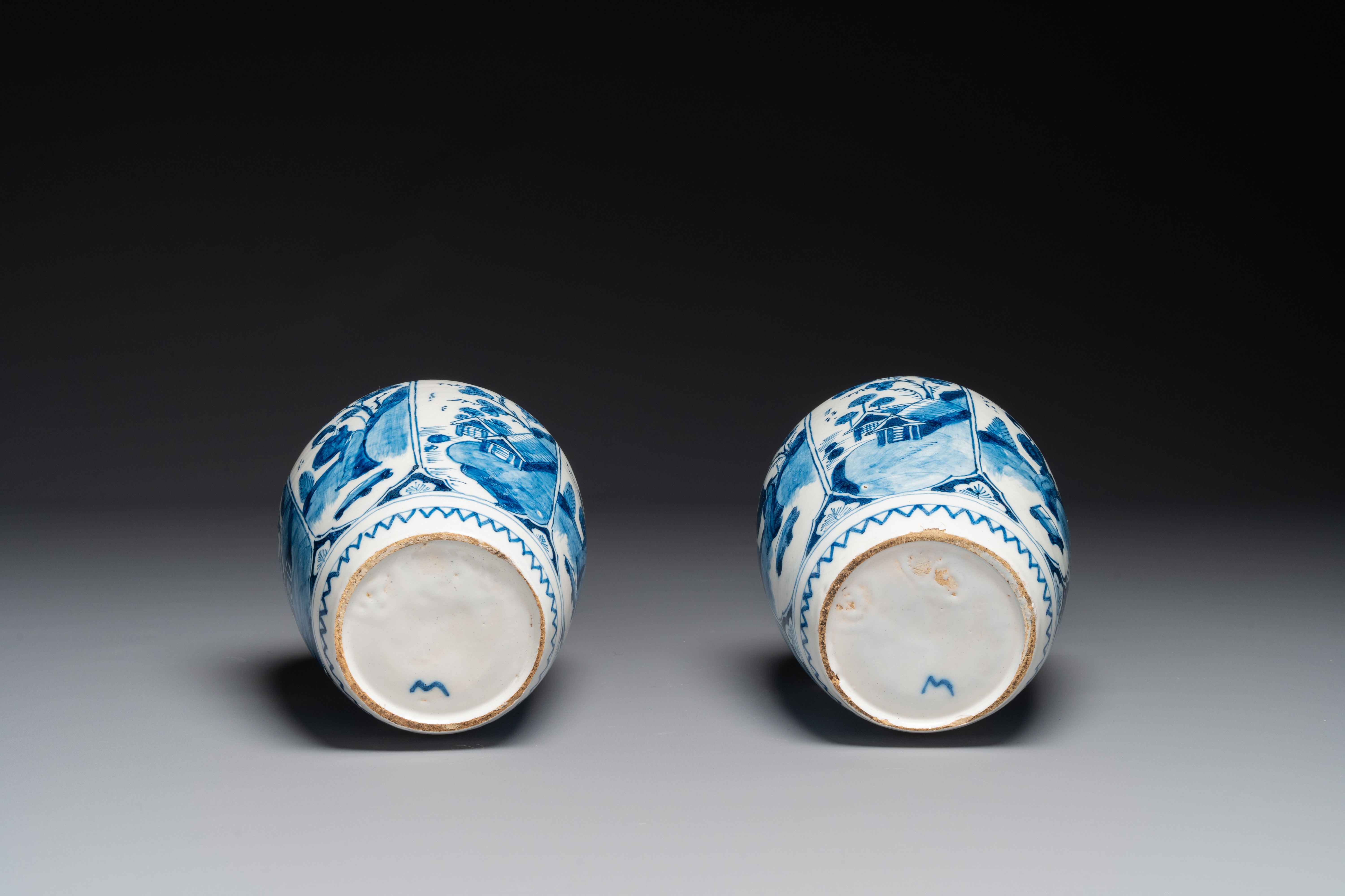 A pair of Dutch Delft blue and white chinoiserie vases with wooden coverd, 18th C. - Image 11 of 13