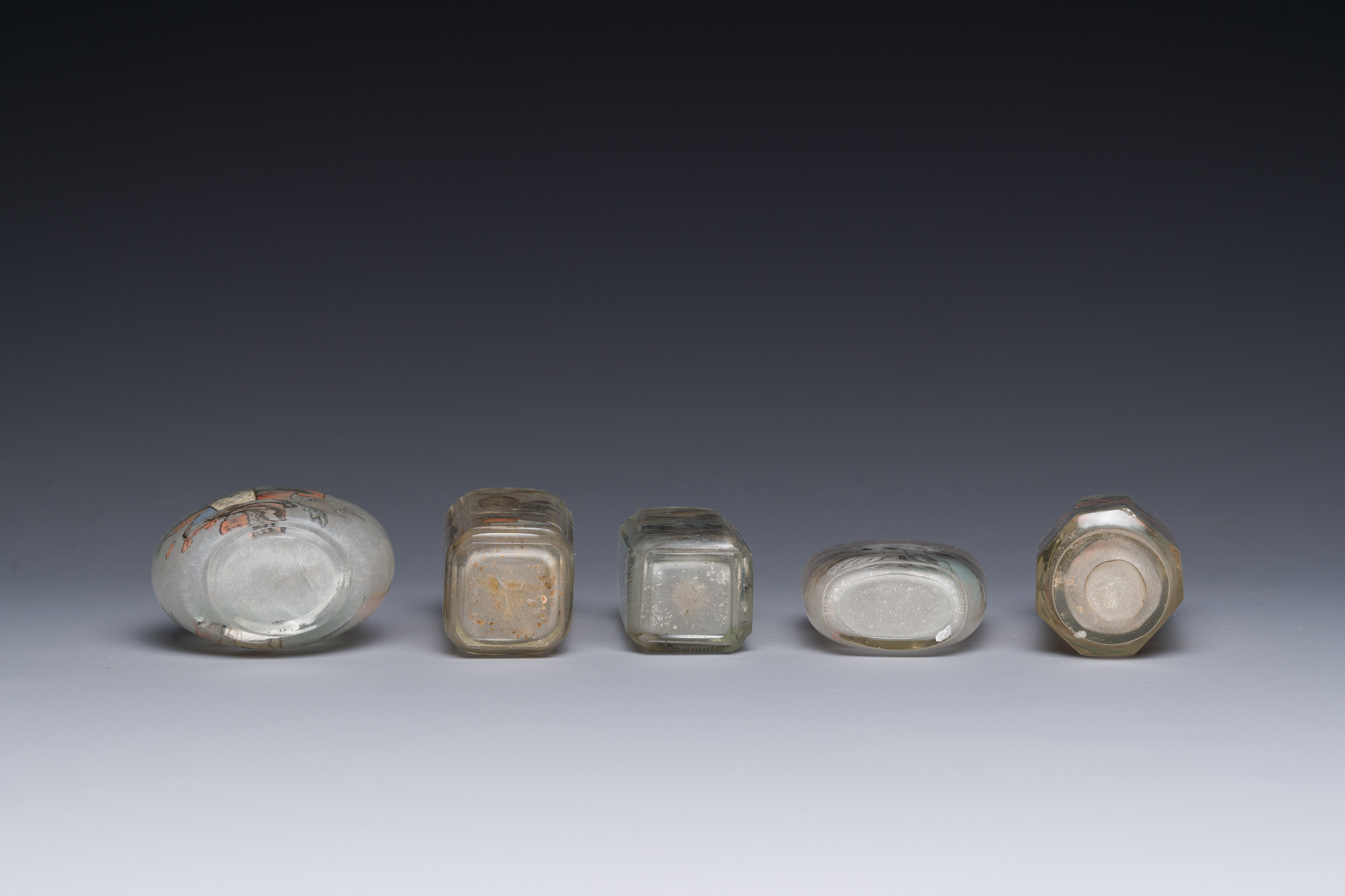 Five Chinese inside-painted glass snuff bottles, 20th C. - Image 4 of 4