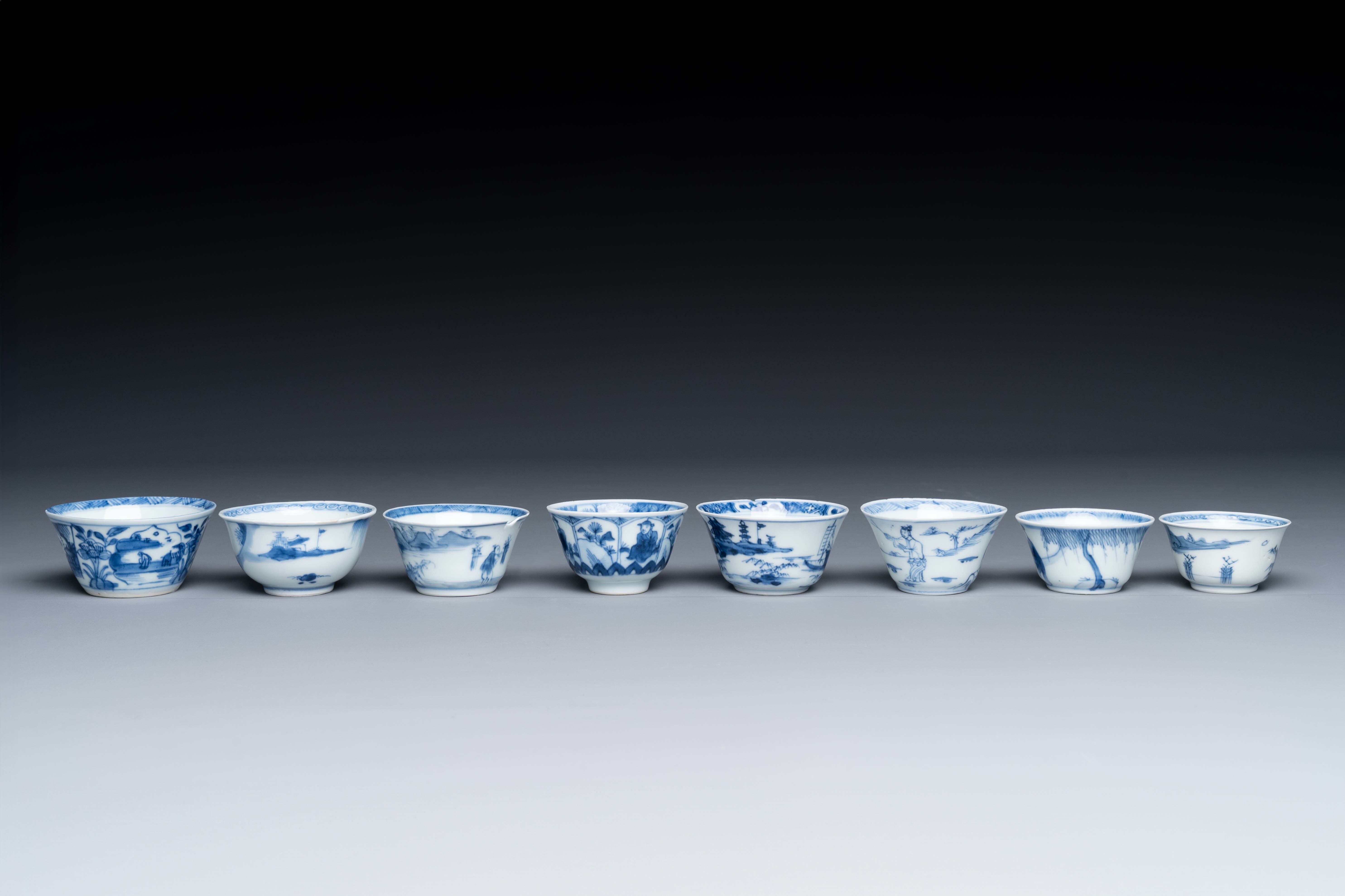 Thirteen Chinese blue and white saucers and twelve cups with figural design, Kangxi/Yongzheng - Image 5 of 11