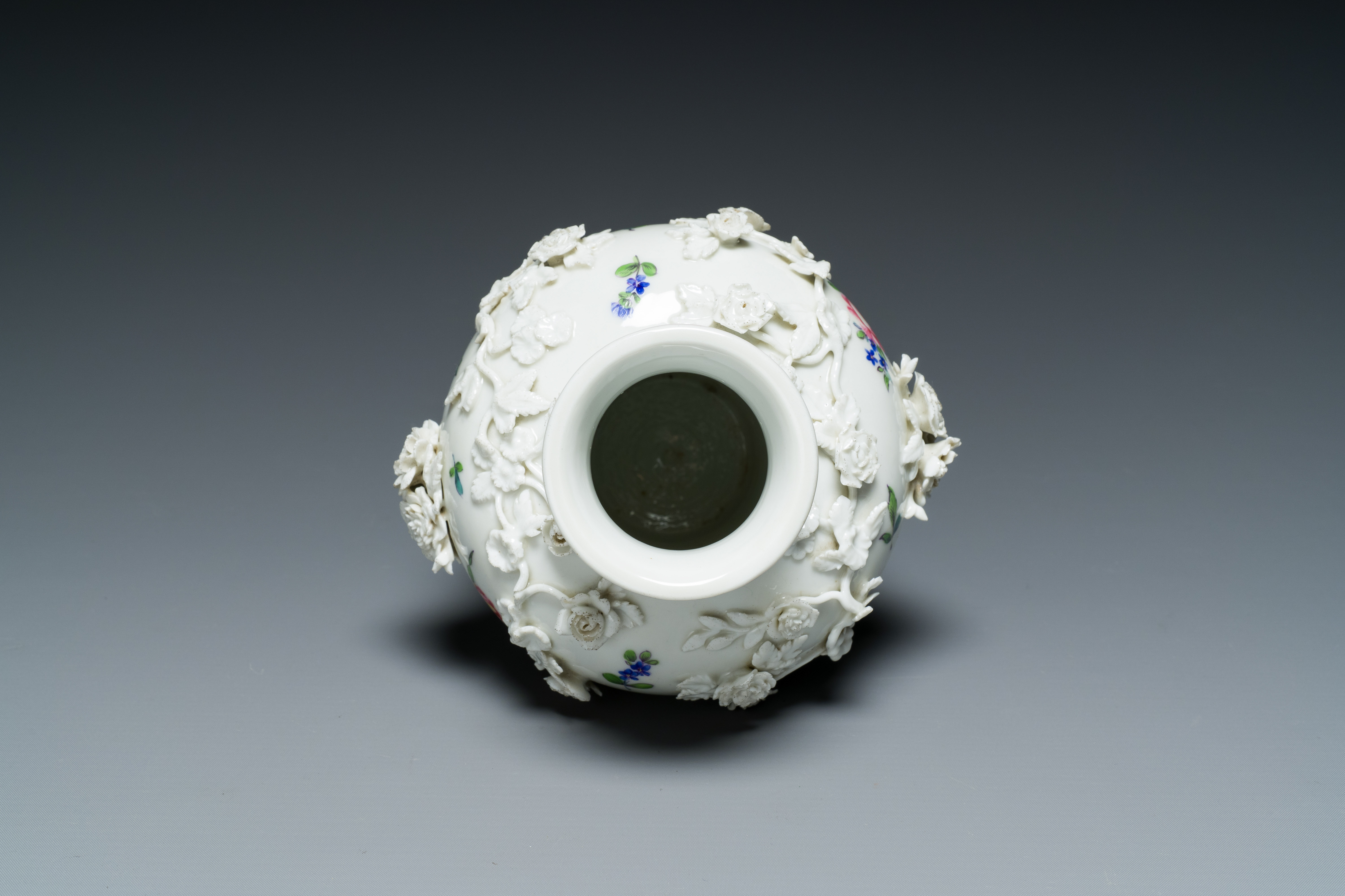 A Mennecy vase with applied floral design, France, DV mark, 18th C. - Image 14 of 16