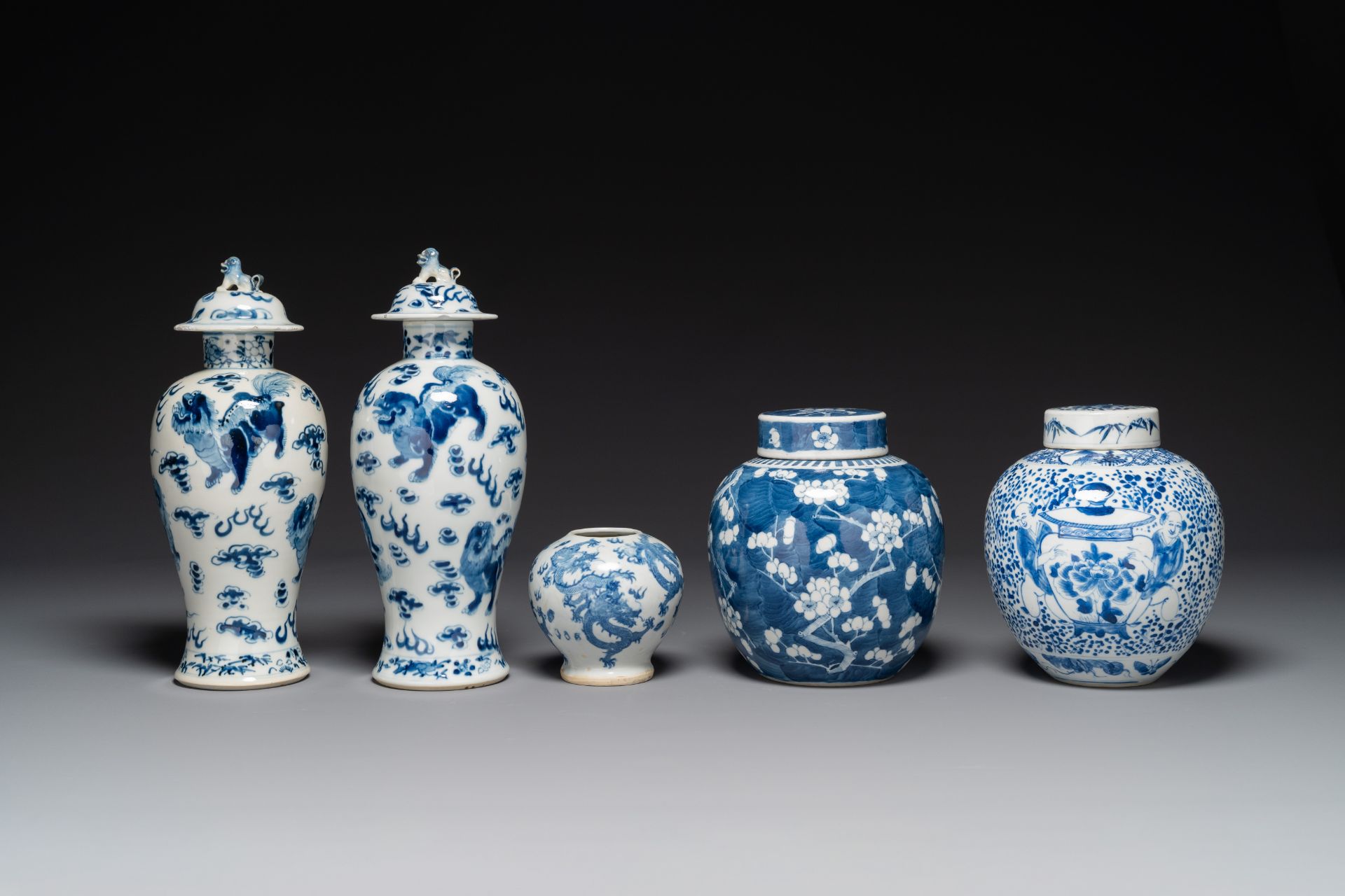 A pair of Chinese blue and white covered vases and three jars, 19th C. - Image 2 of 6