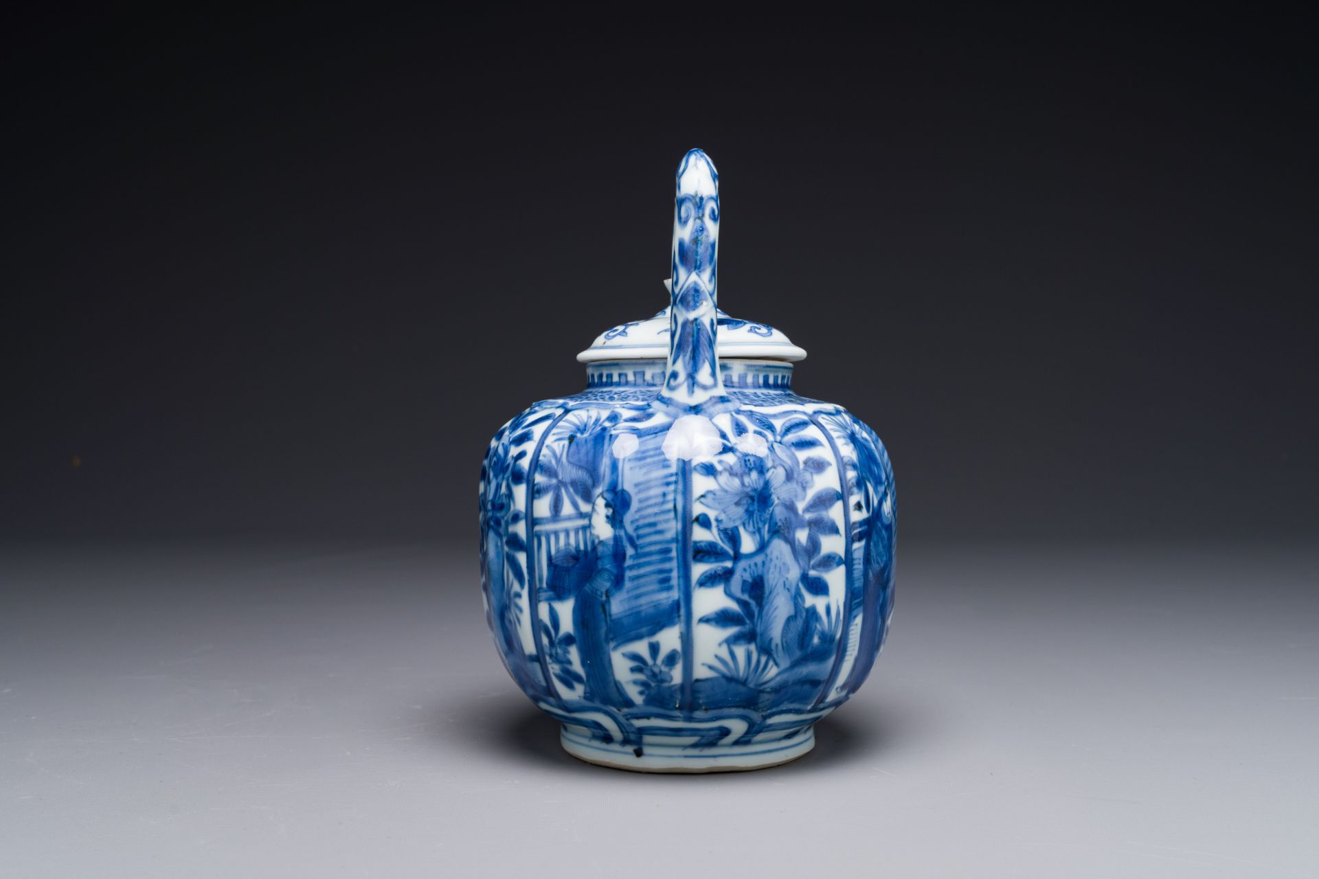 A Chinese blue and white wine ewer and cover with figural design, Wanli - Image 2 of 6