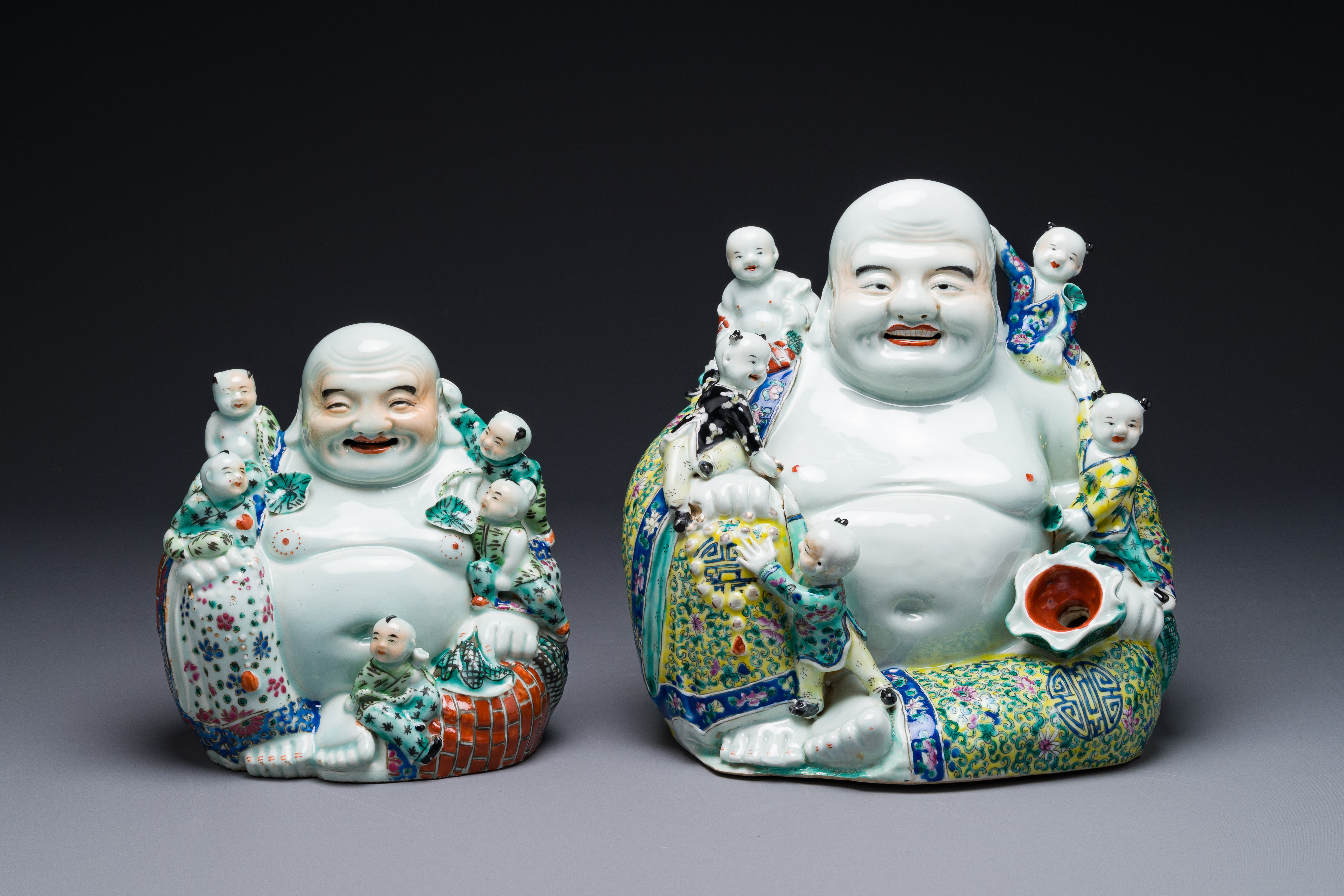 Two Chinese famille rose figures of Buddha, Zhu Mao Sheng æœ±èŒ‚ç”Ÿ mark, 19/20th C.