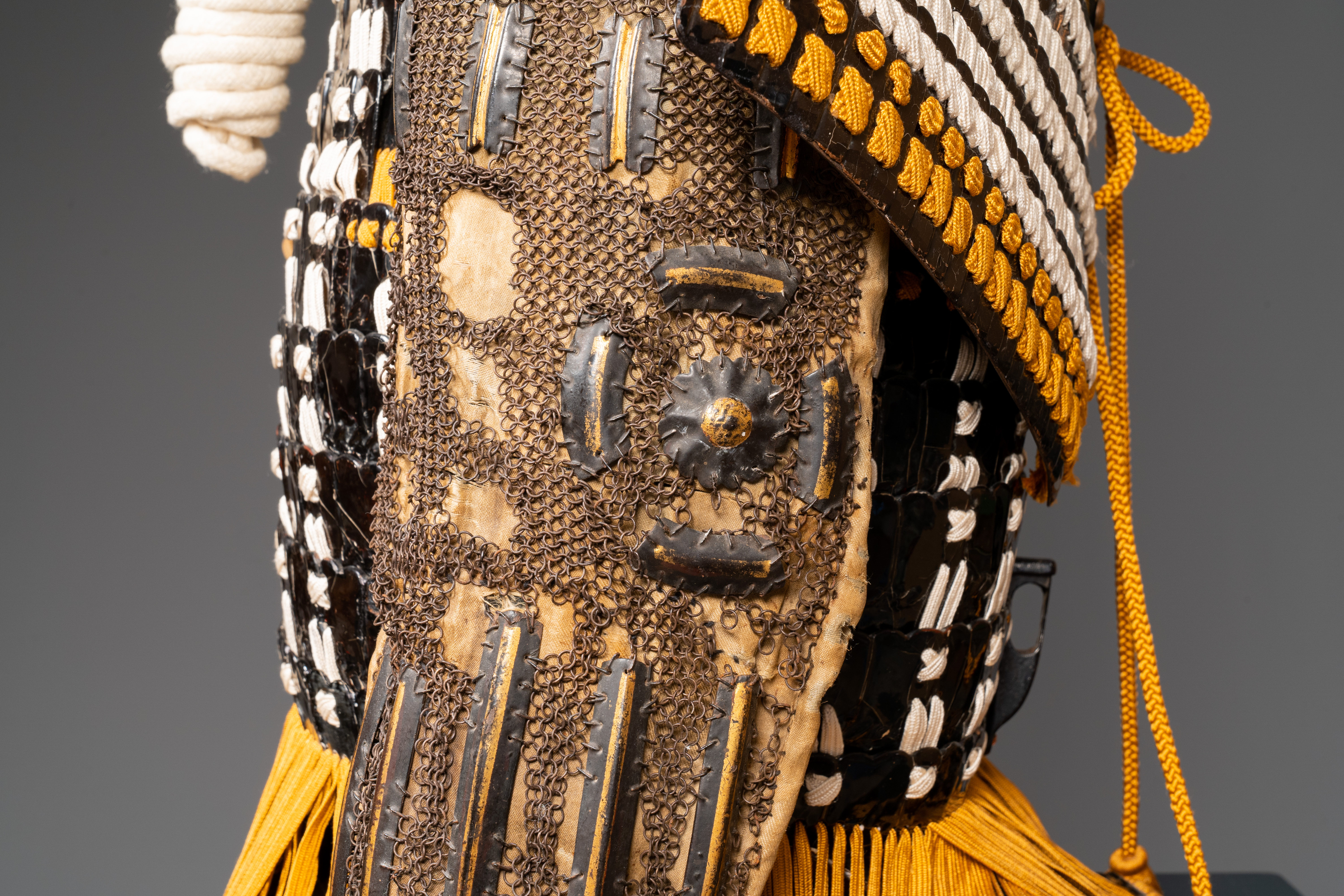 An impressive Japanese Samurai Gusoku armor, Momoyama and Edo period, late 16th / early 17th C. - Image 7 of 9