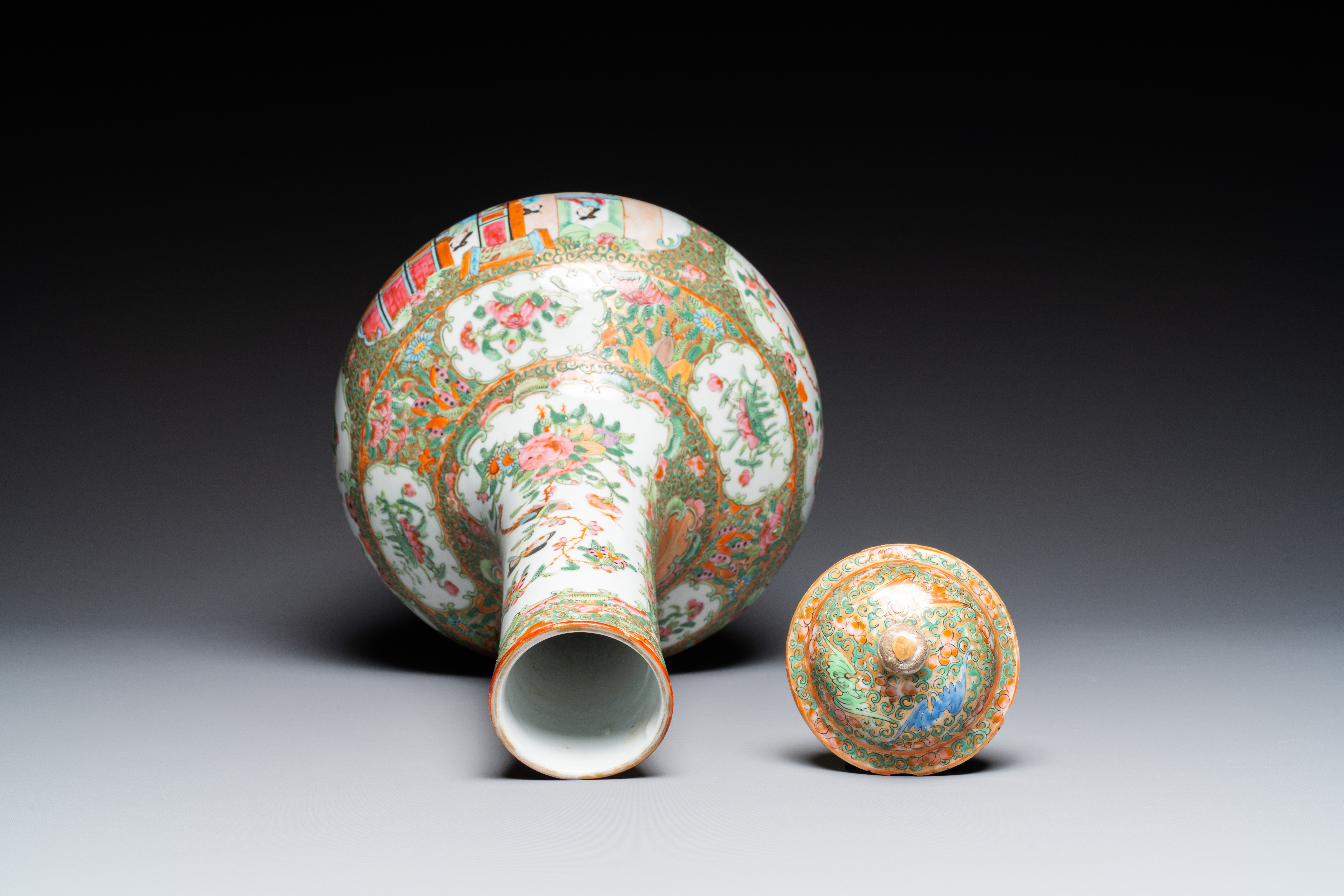 A Chinese Canton famille rose bowl and a covered bottle vase, 19th C. - Image 6 of 13