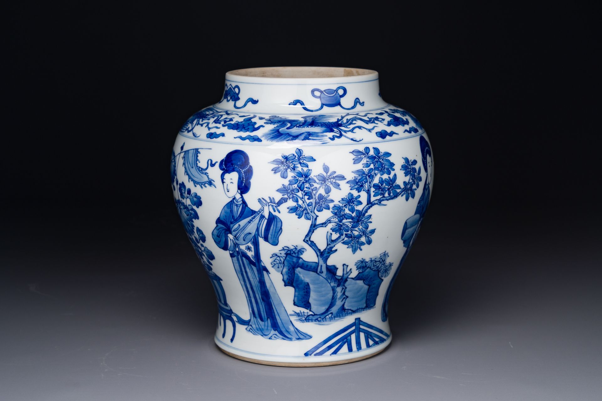 A Chinese blue and white 'Long Eliza' vase, Kangxi - Bild 3 aus 7