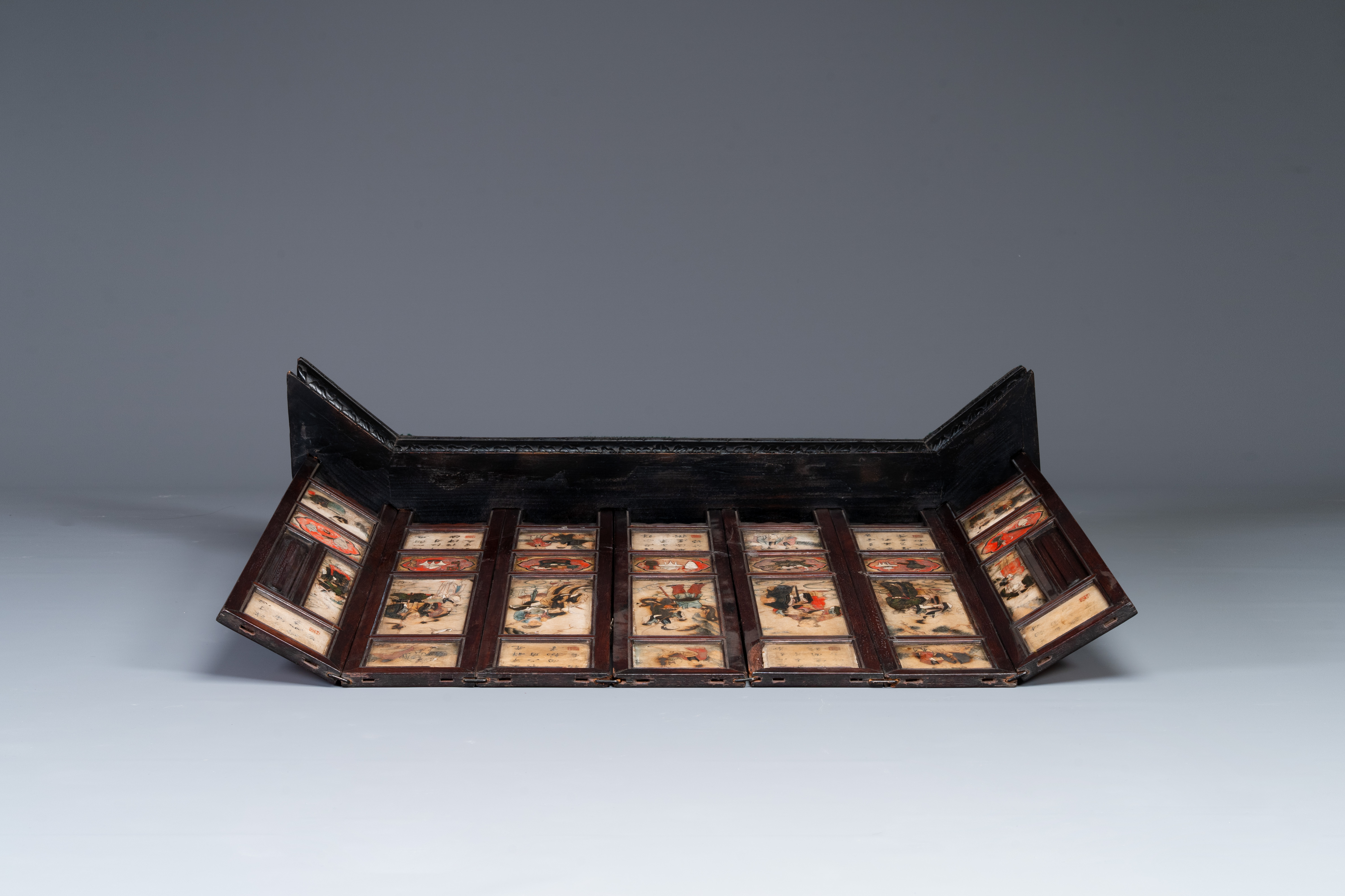 A Chinese seven-fold wooden table screen with painted marble plaques, 19th C. - Image 5 of 6