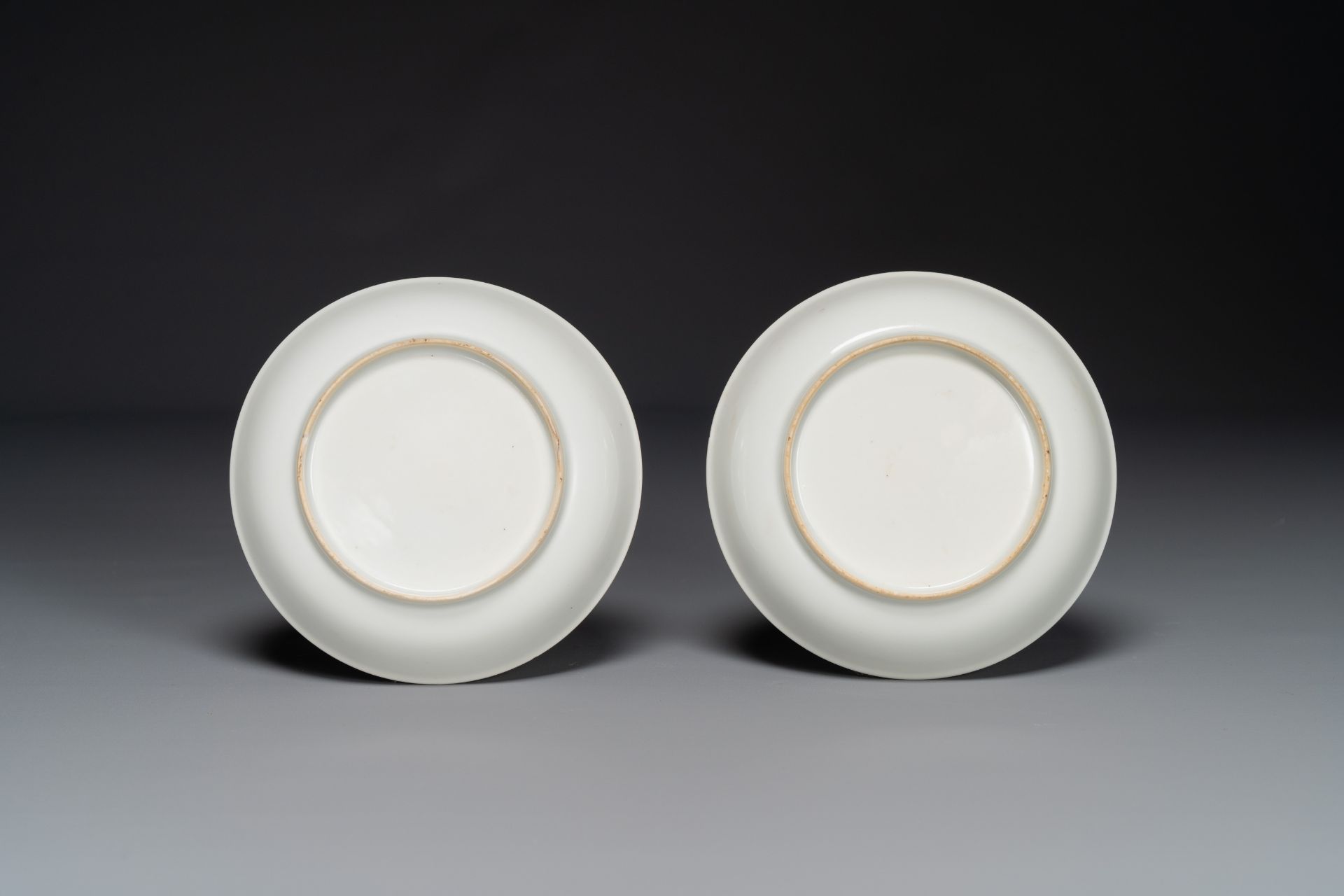 A pair of Chinese famille rose 'peony and butterfly' dishes, Yongzheng/Qianlong - Image 2 of 2