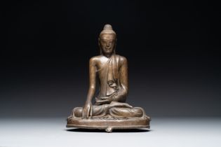 A Burmese bronze Mandalay-style Buddha in bhumisparsha mudra, 18/19th C.