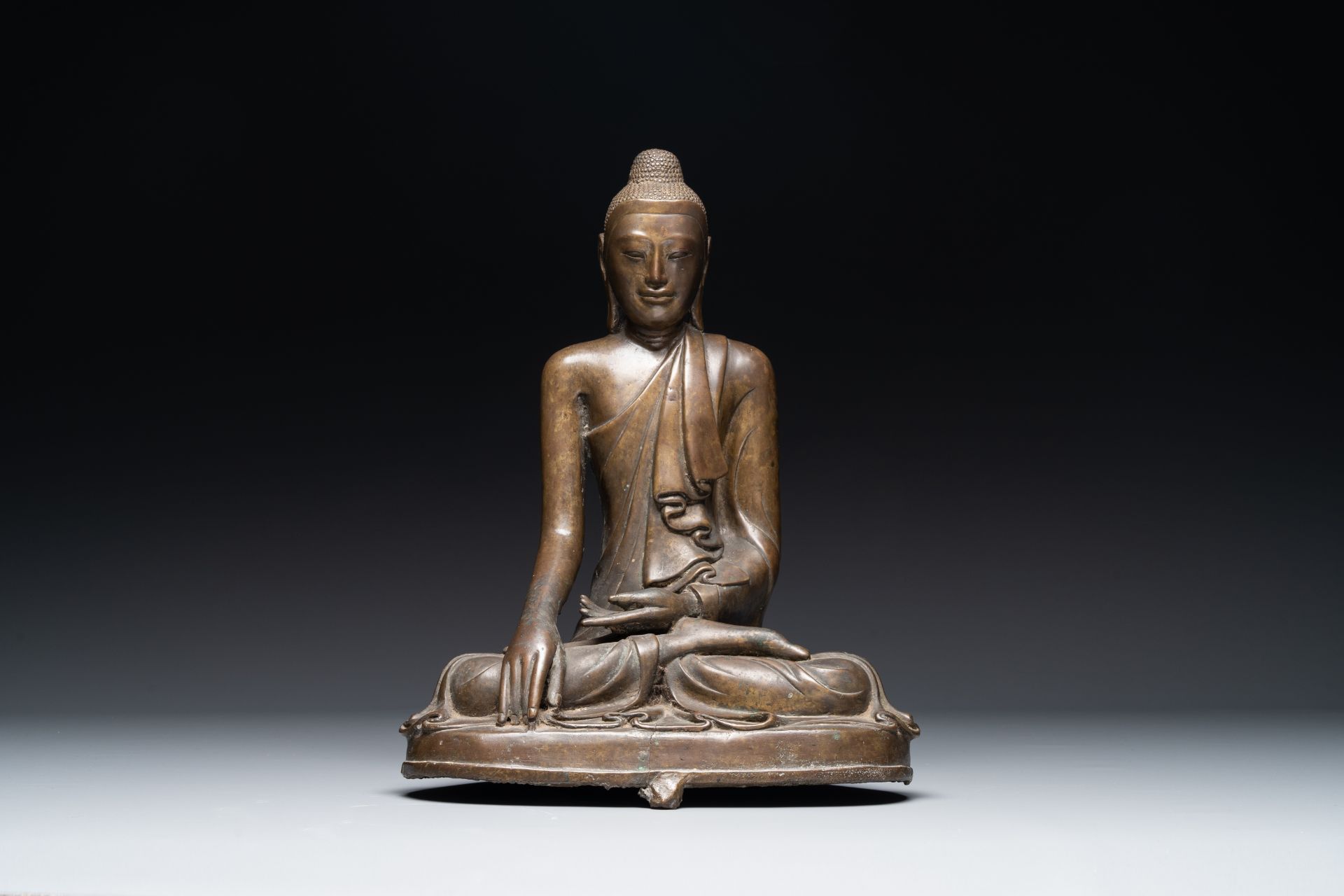 A Burmese bronze Mandalay-style Buddha in bhumisparsha mudra, 18/19th C.