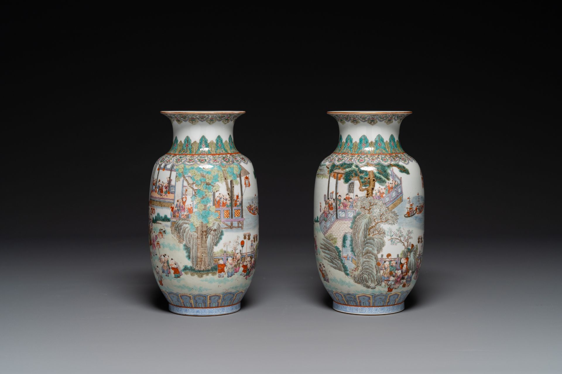 A pair of fine Chinese famille rose 'hundred boys' lantern-shaped vases, Yan Xi Tong He ç‡•å›åŒå’Œ - Image 3 of 6