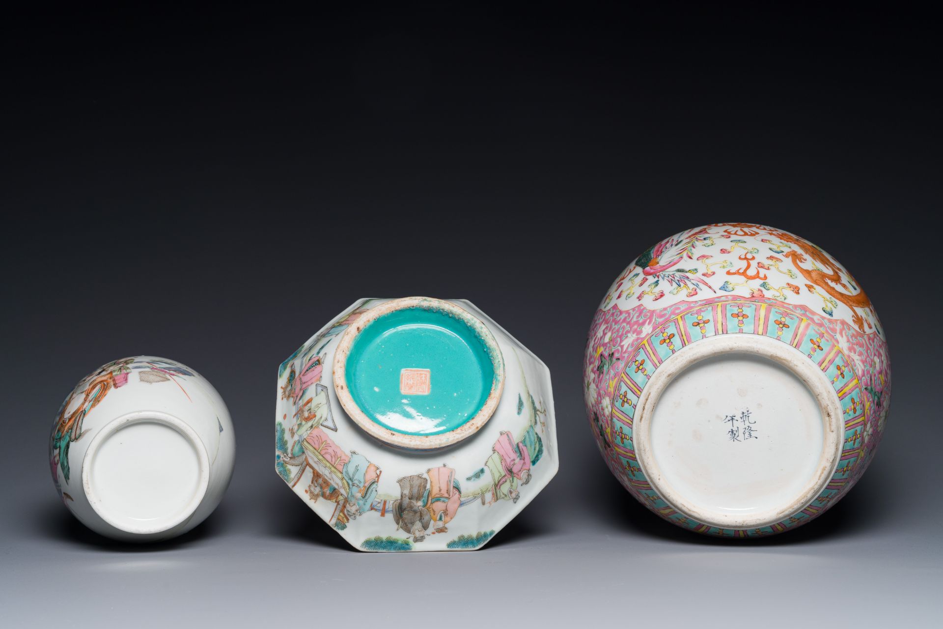 A Chinese famille rose vase, bowl and jar, Qianlong mark, 19th C. - Image 4 of 4