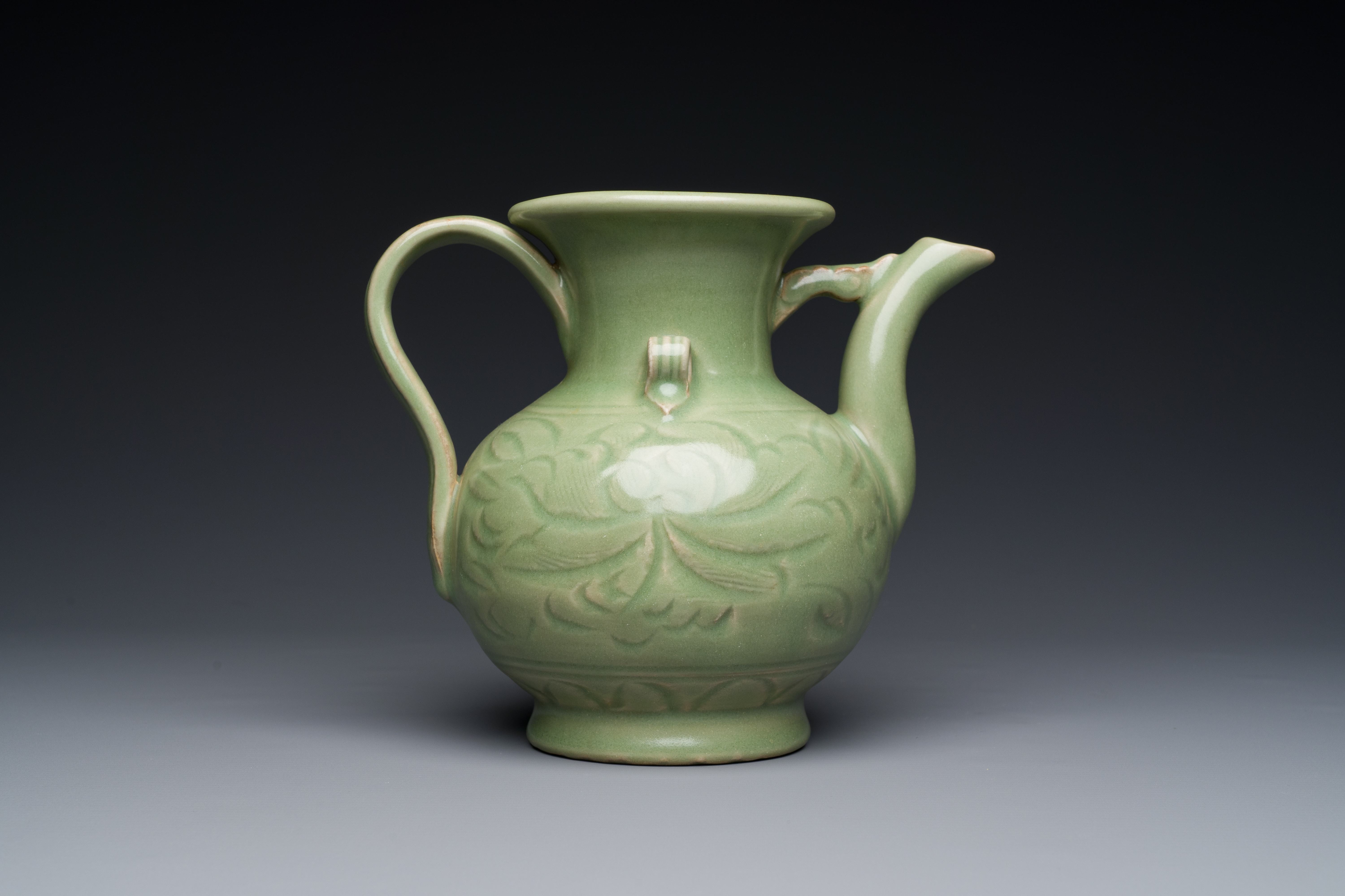 A Chinese Longquan celadon wine ewer with anhua design, Yuan/Ming - Image 4 of 7
