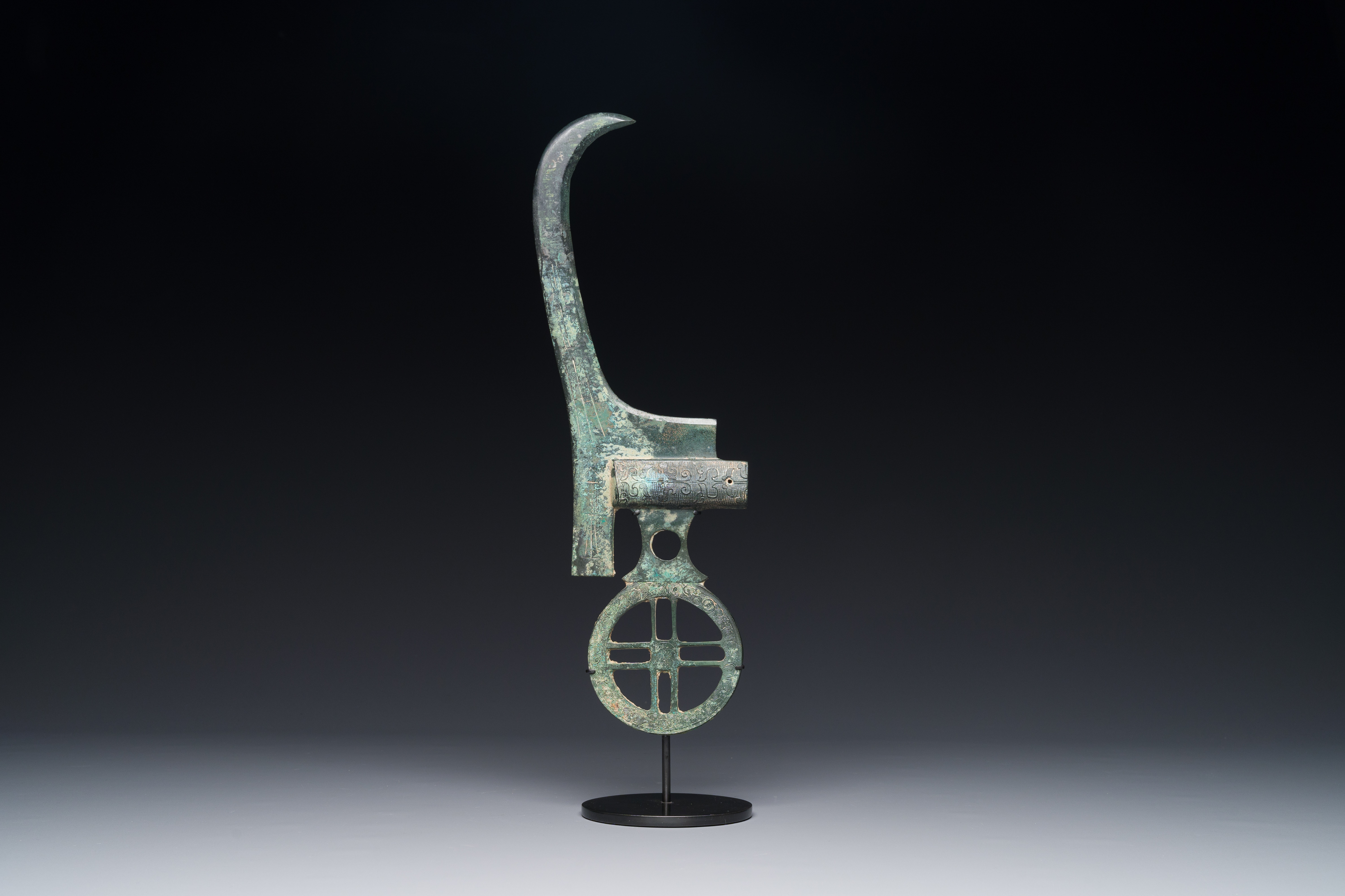 A Chinese ceremonial bronze dagger axe, 'ge', Warring States period - Image 2 of 6