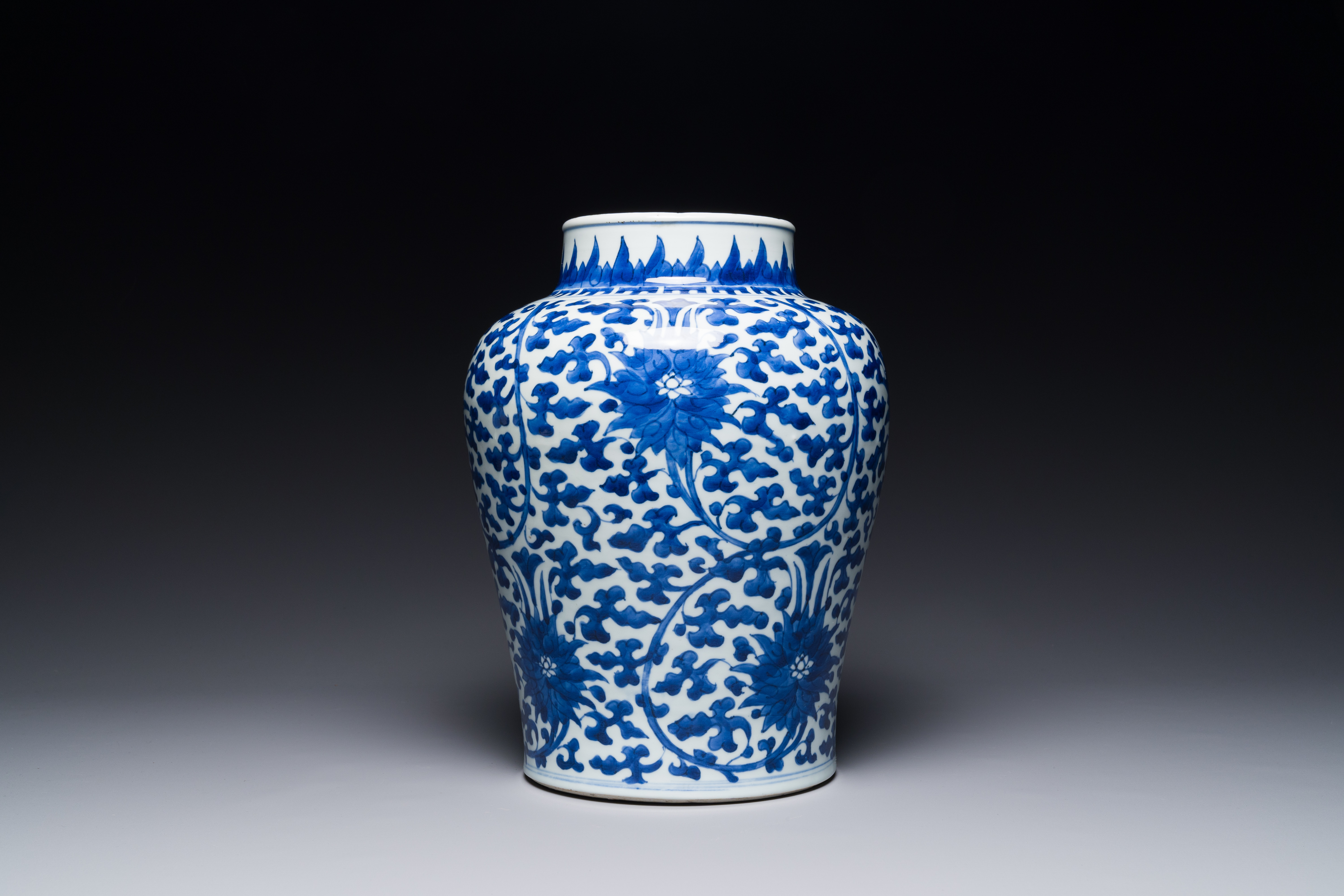 A Chinese blue and white 'lotus scroll' jar with wooden cover and stand, Kangxi - Image 4 of 5