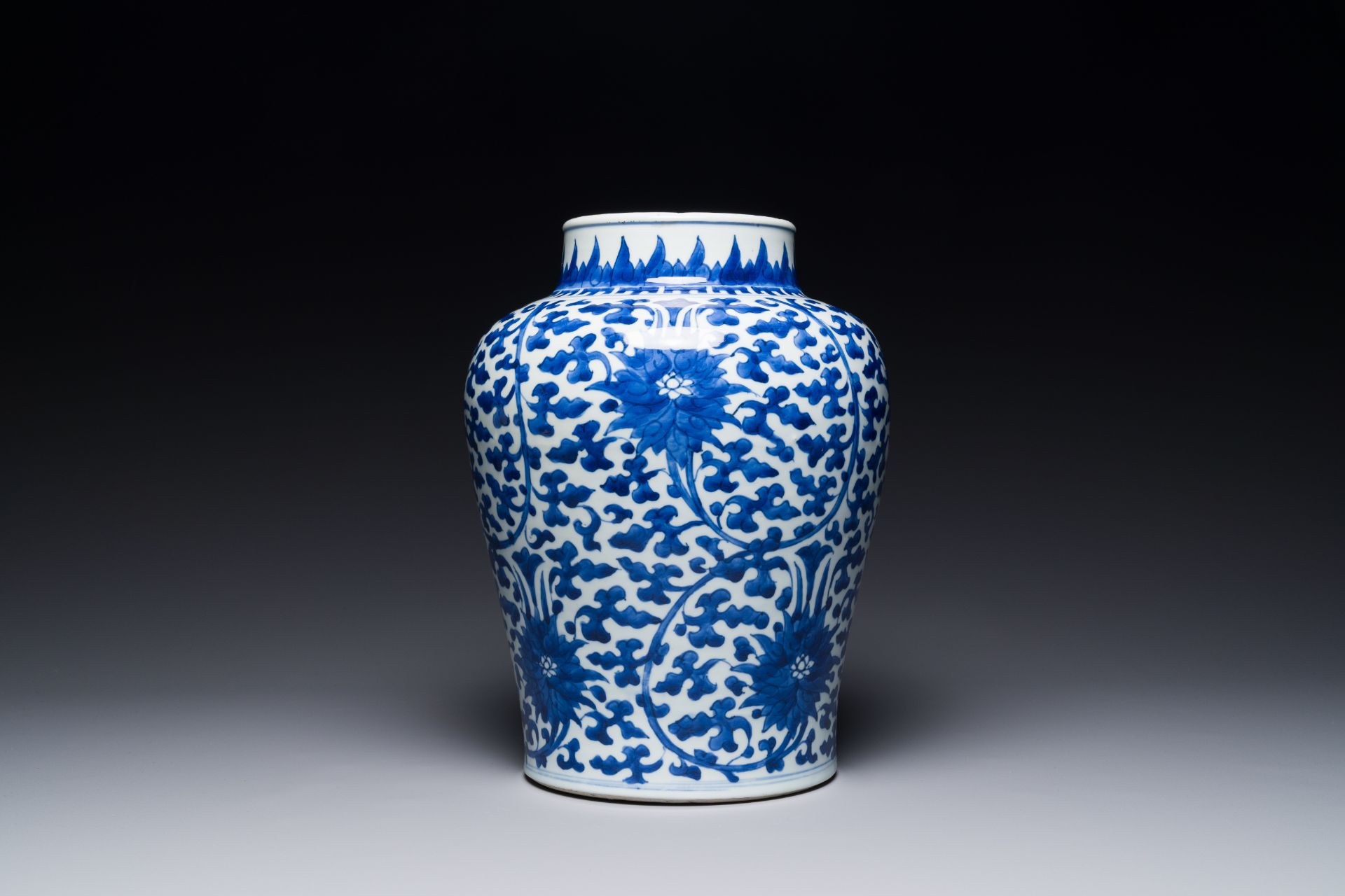 A Chinese blue and white 'lotus scroll' jar with wooden cover and stand, Kangxi - Image 4 of 5