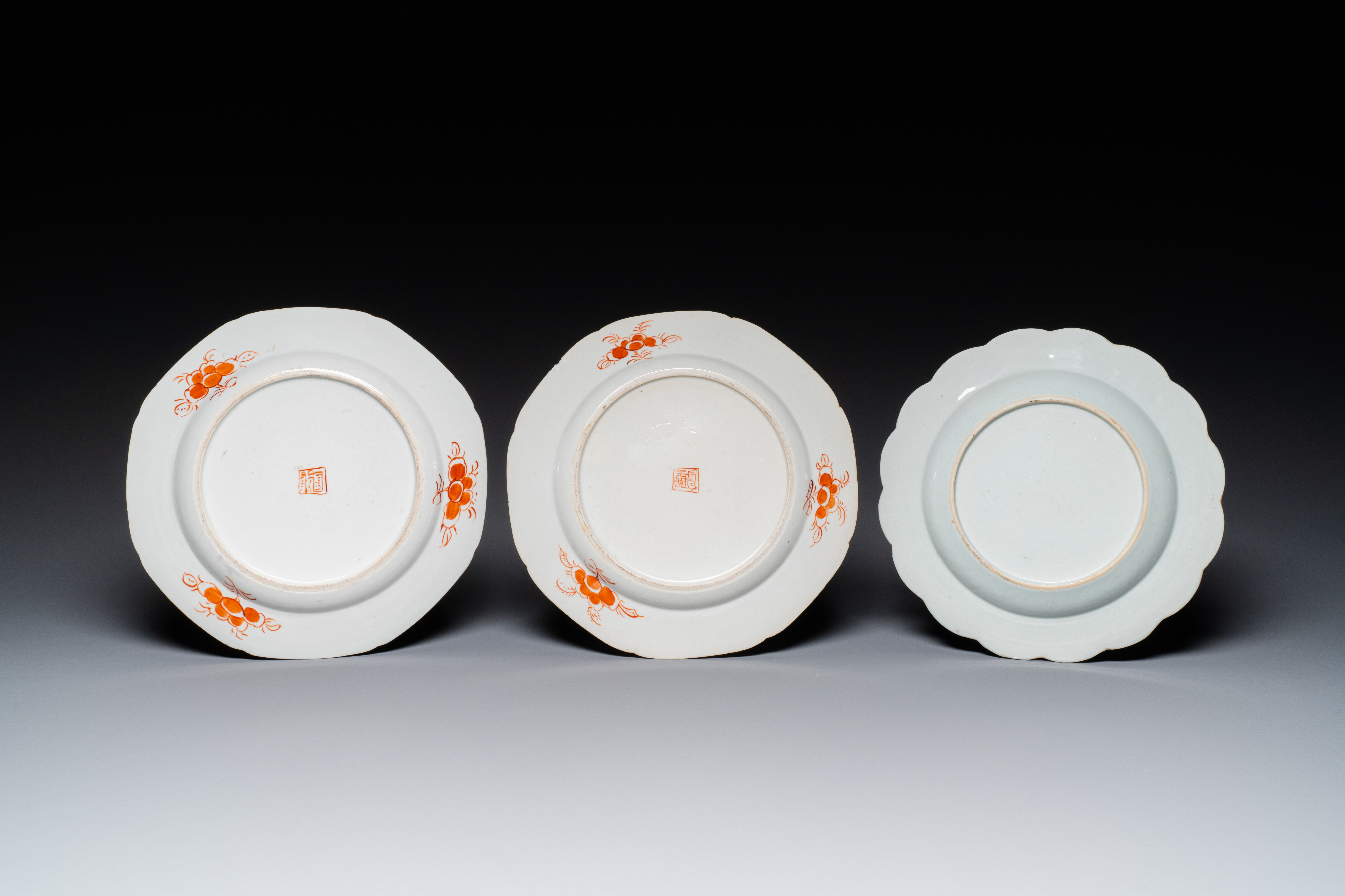 A pair of Chinese English-decorated plates and a Dutch-overdecorated Chinese bowl and plate, Qianlon - Image 3 of 9