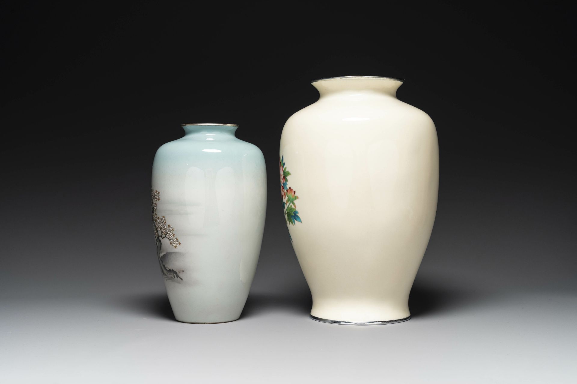 Two Japanese cloisonne vases with floral design, Meiji/Taisho/Showa - Bild 4 aus 6