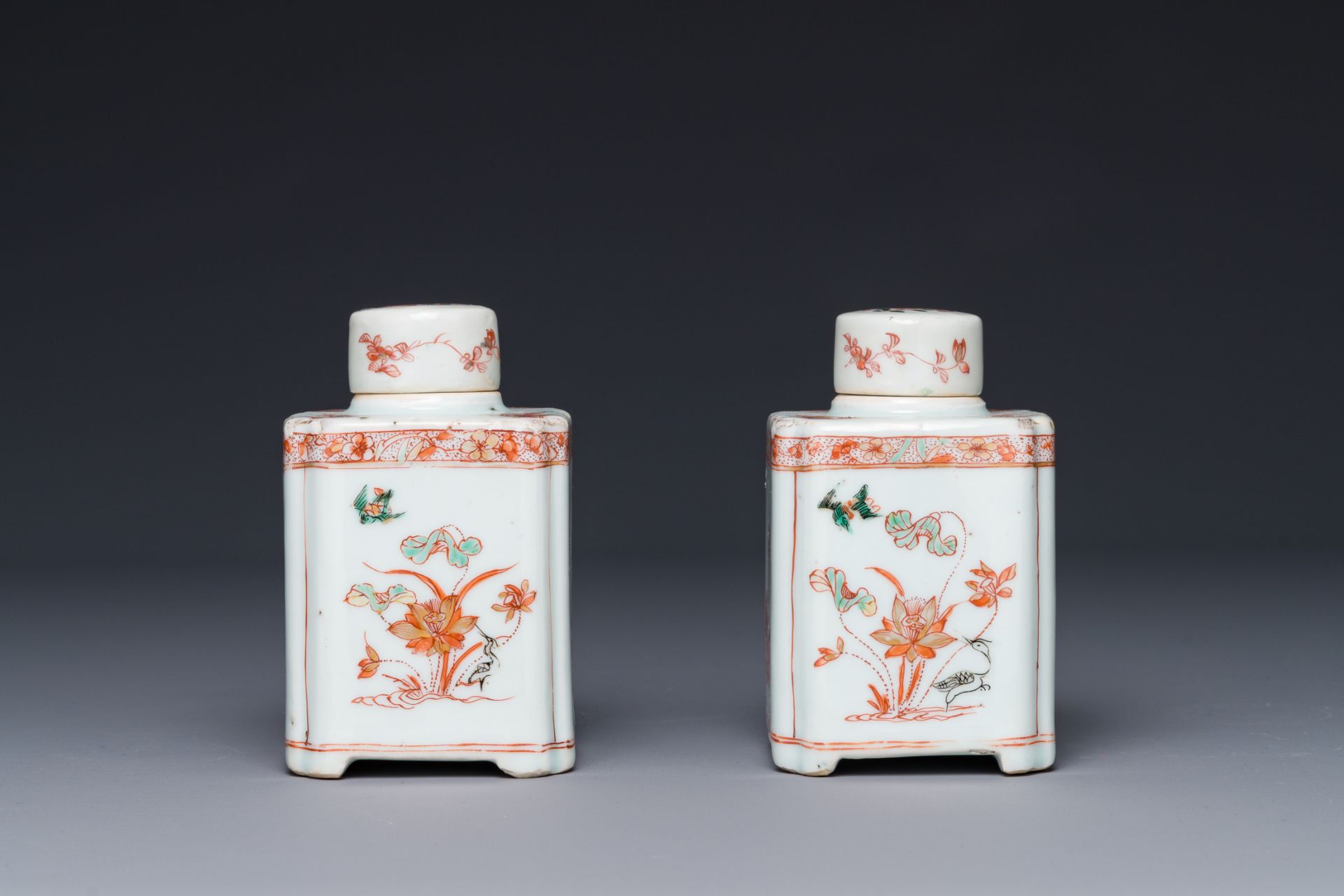 A pair of Chinese famille verte square tea caddies, Kangxi - Image 3 of 6