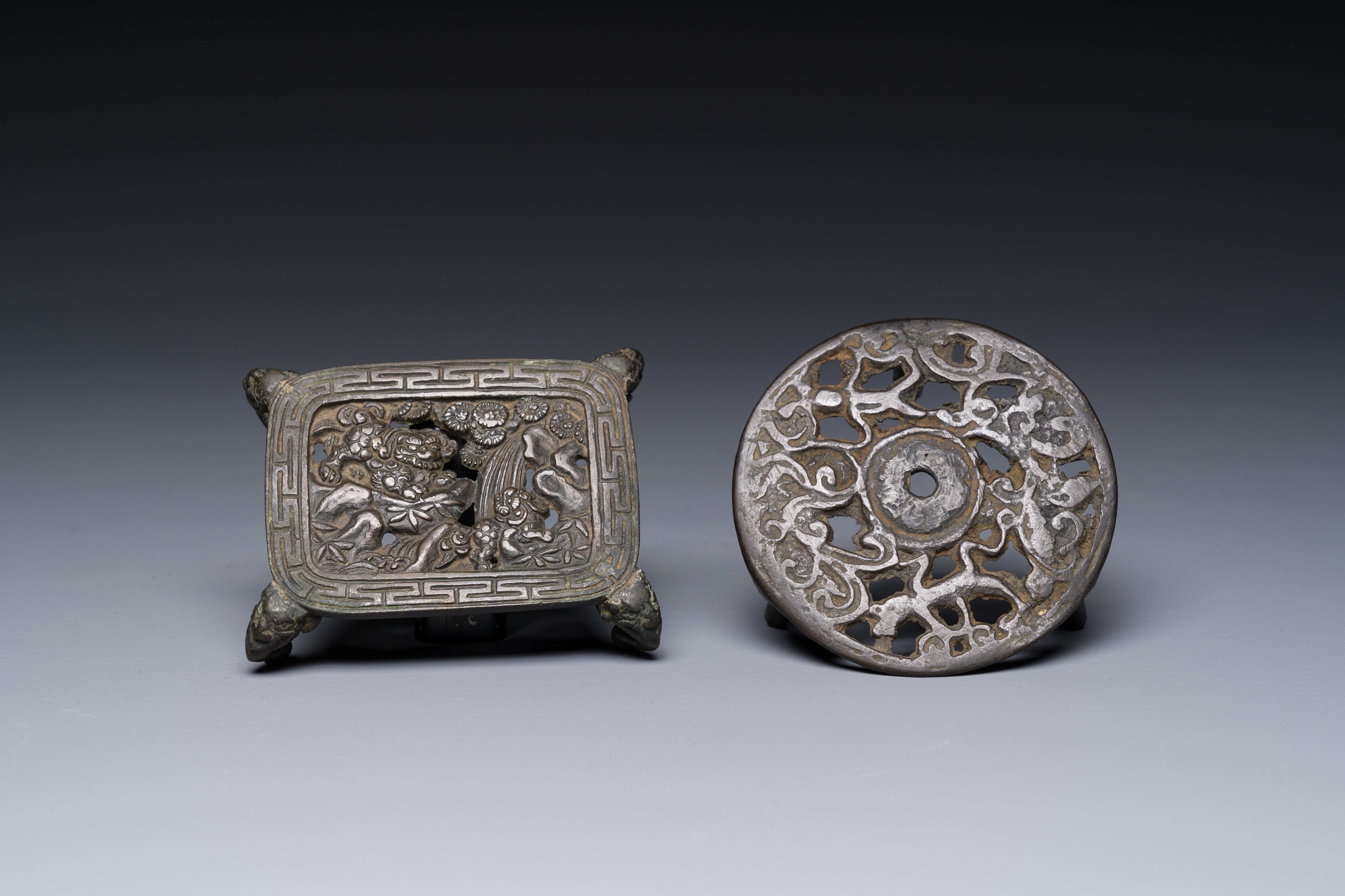 A group of four Chinese bronze scholarâ€™s desk objects, Shi Sou çŸ³åŸ mark, Ming/Qing - Image 7 of 8