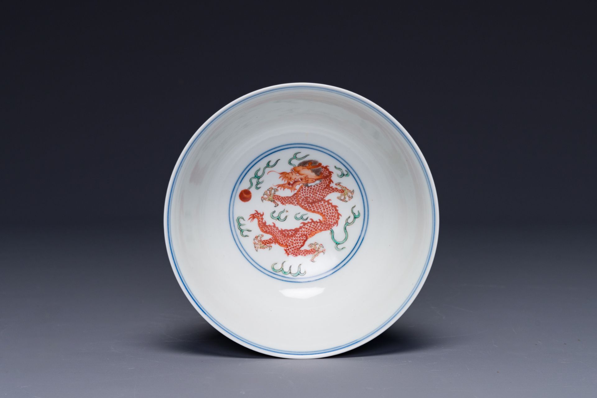 A Chinese wucai 'dragon and phoenix' bowl, Daoguang mark and of the period - Image 3 of 4